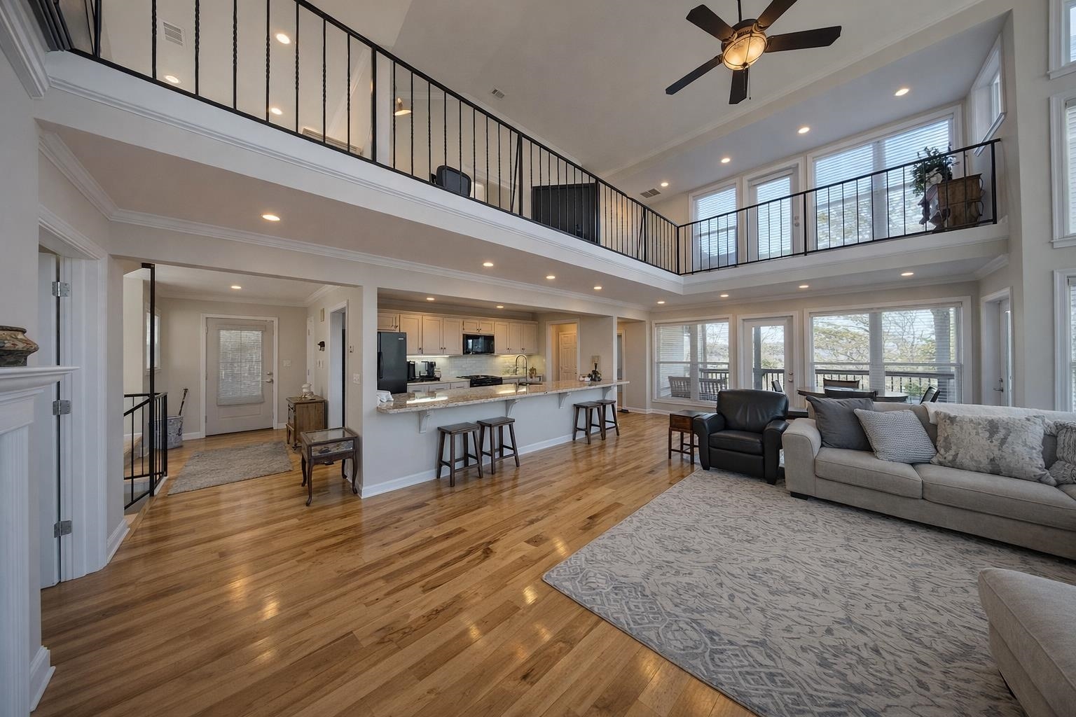 30 Point Grand Ct Property Photo 4