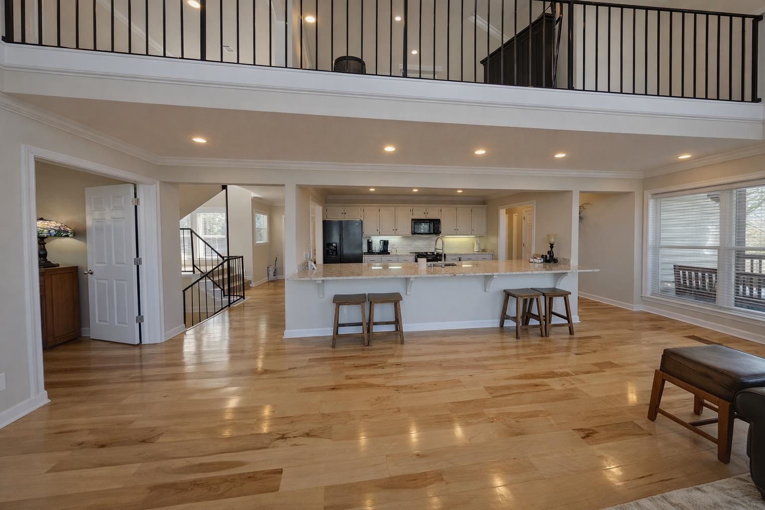 30 Point Grand Ct Property Photo 8