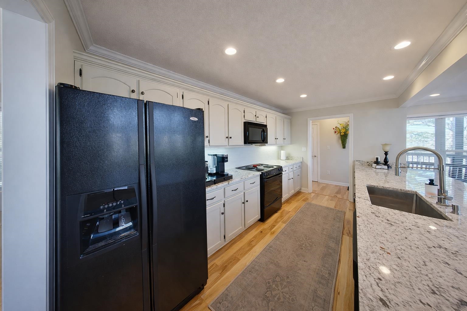 30 Point Grand Ct Property Photo 9