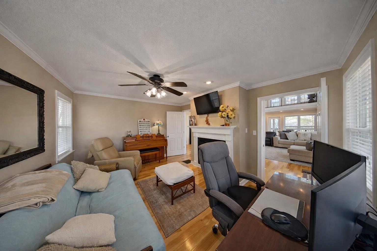 30 Point Grand Ct Property Photo 12