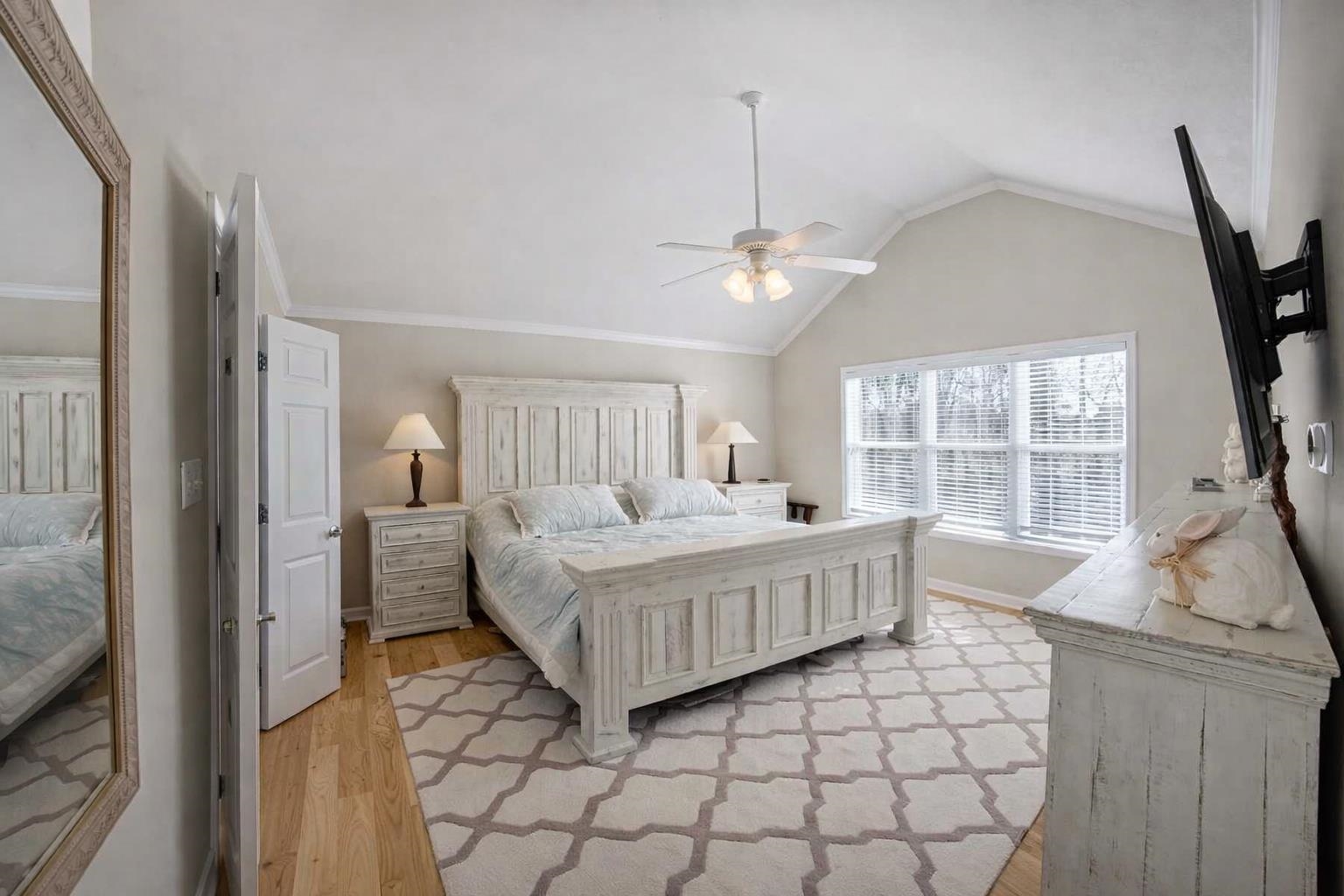 30 Point Grand Ct Property Photo 13