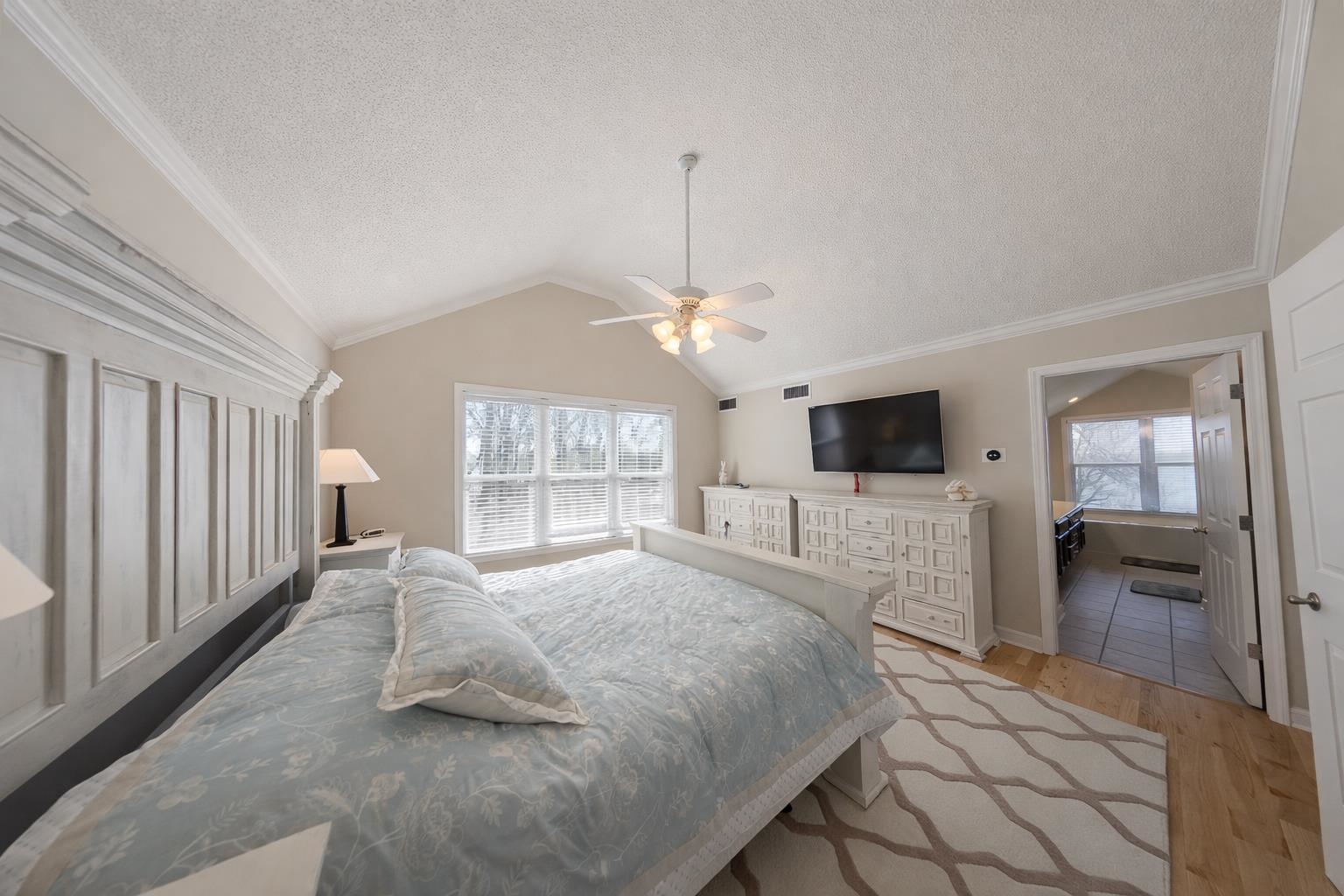 30 Point Grand Ct Property Photo 15