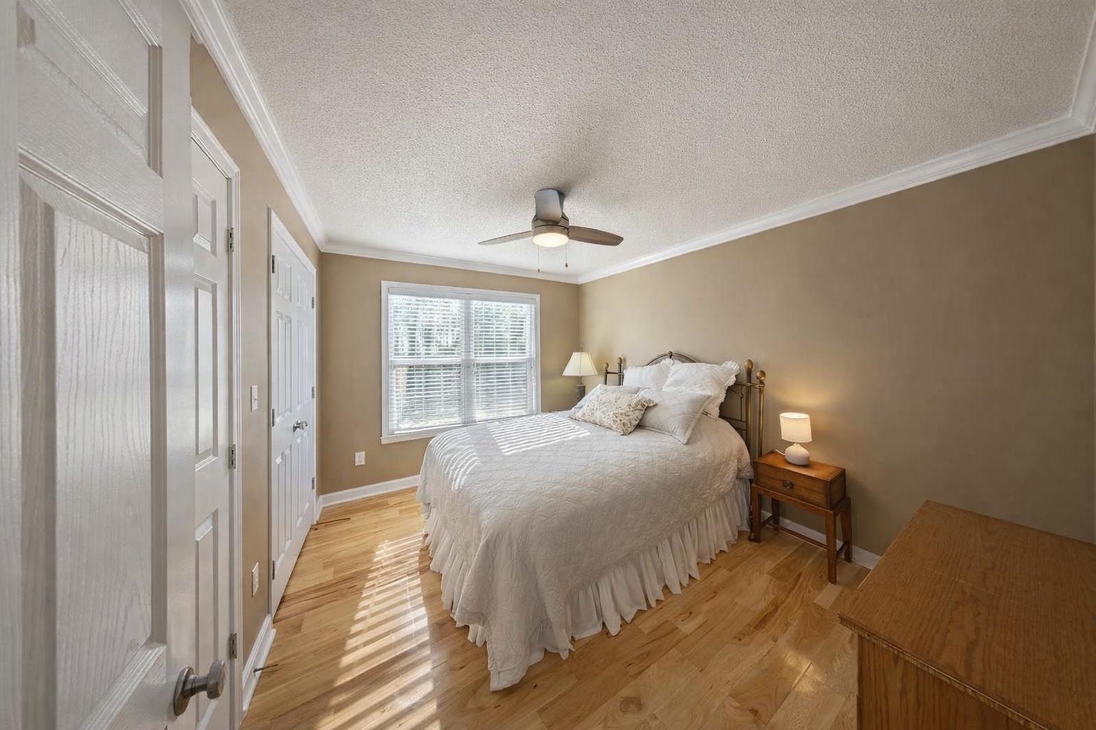 30 Point Grand Ct Property Photo 18