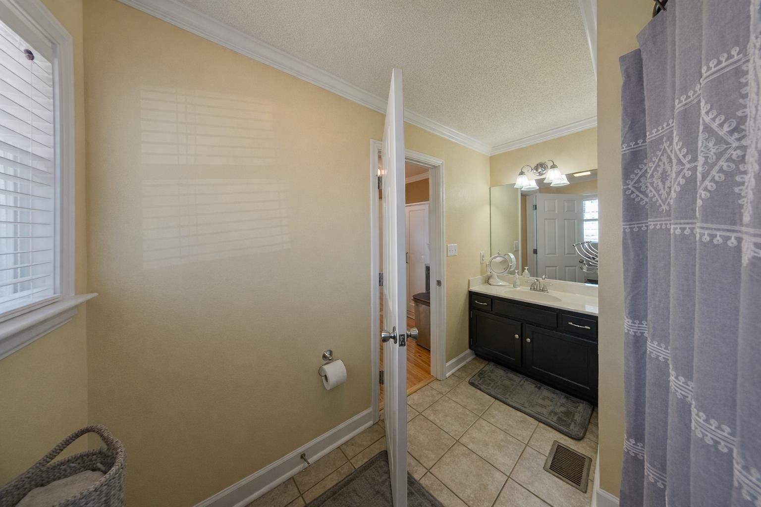 30 Point Grand Ct Property Photo 22