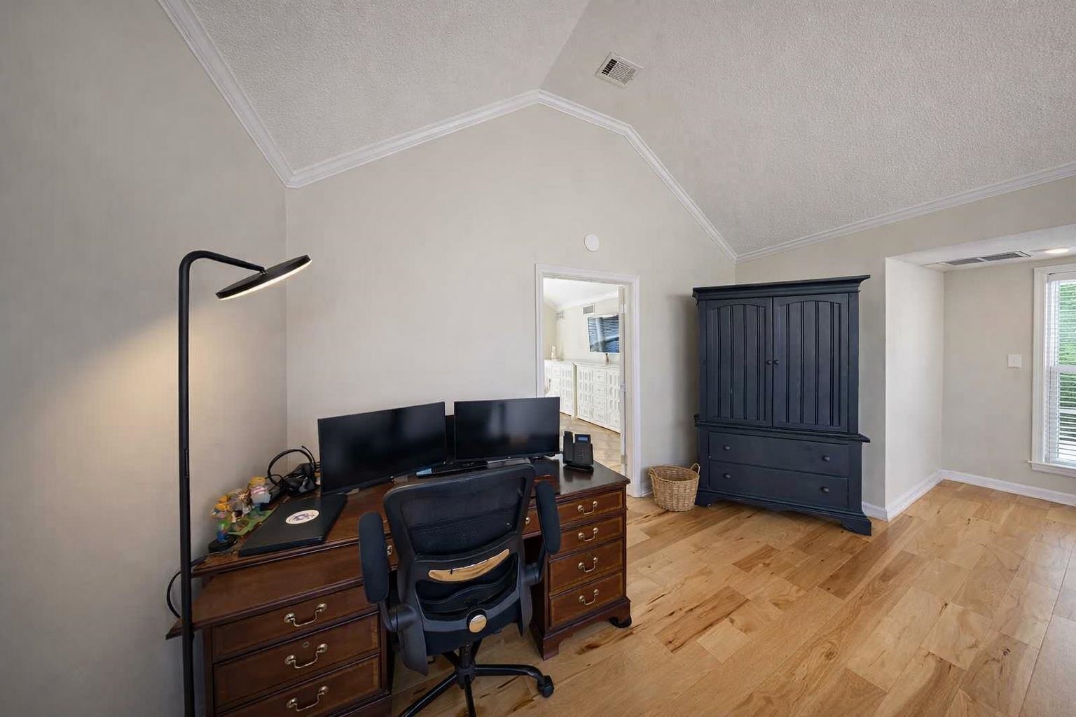 30 Point Grand Ct Property Photo 24