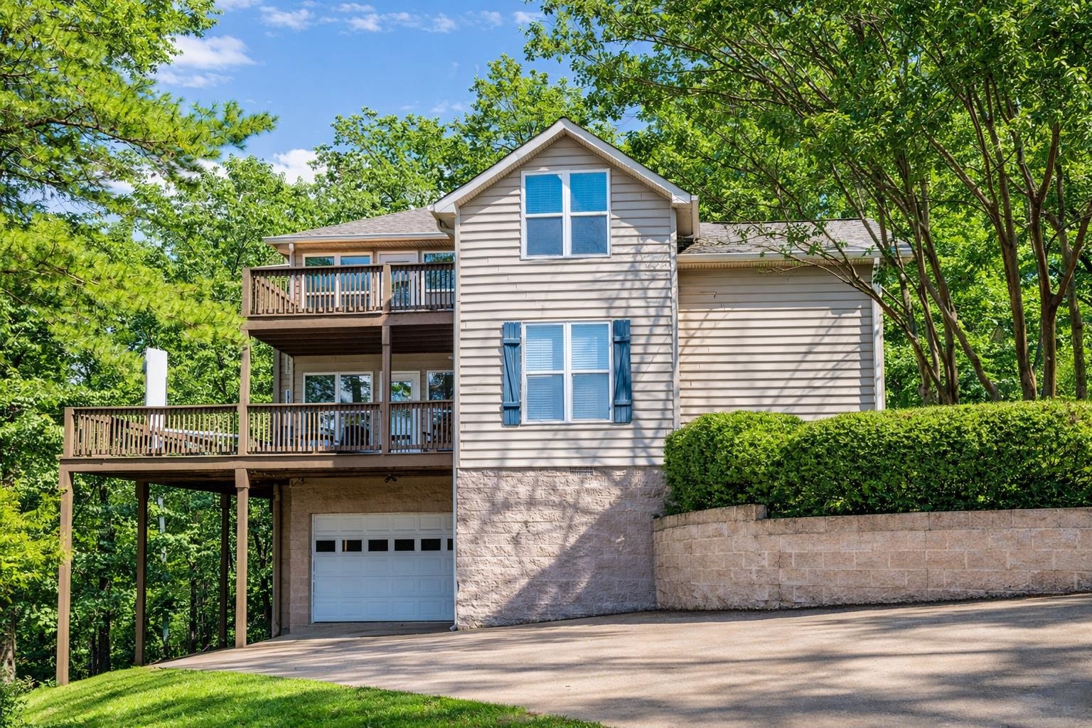 30 Point Grand Ct Property Photo 34