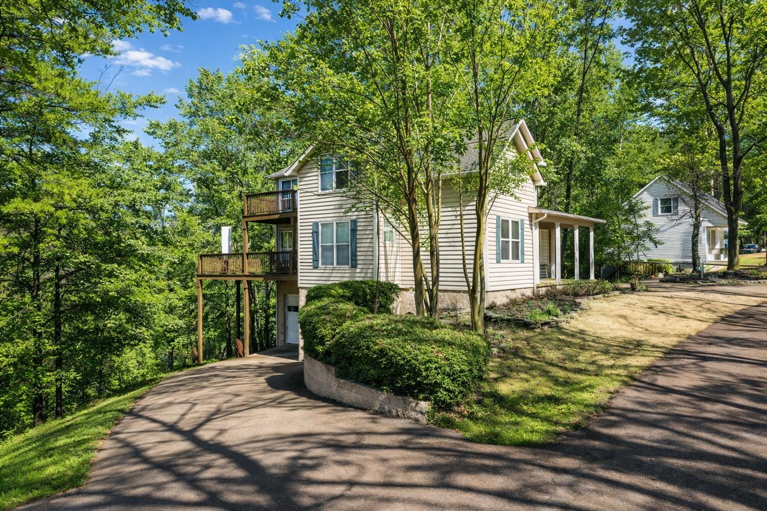 30 Point Grand Ct Property Photo 36