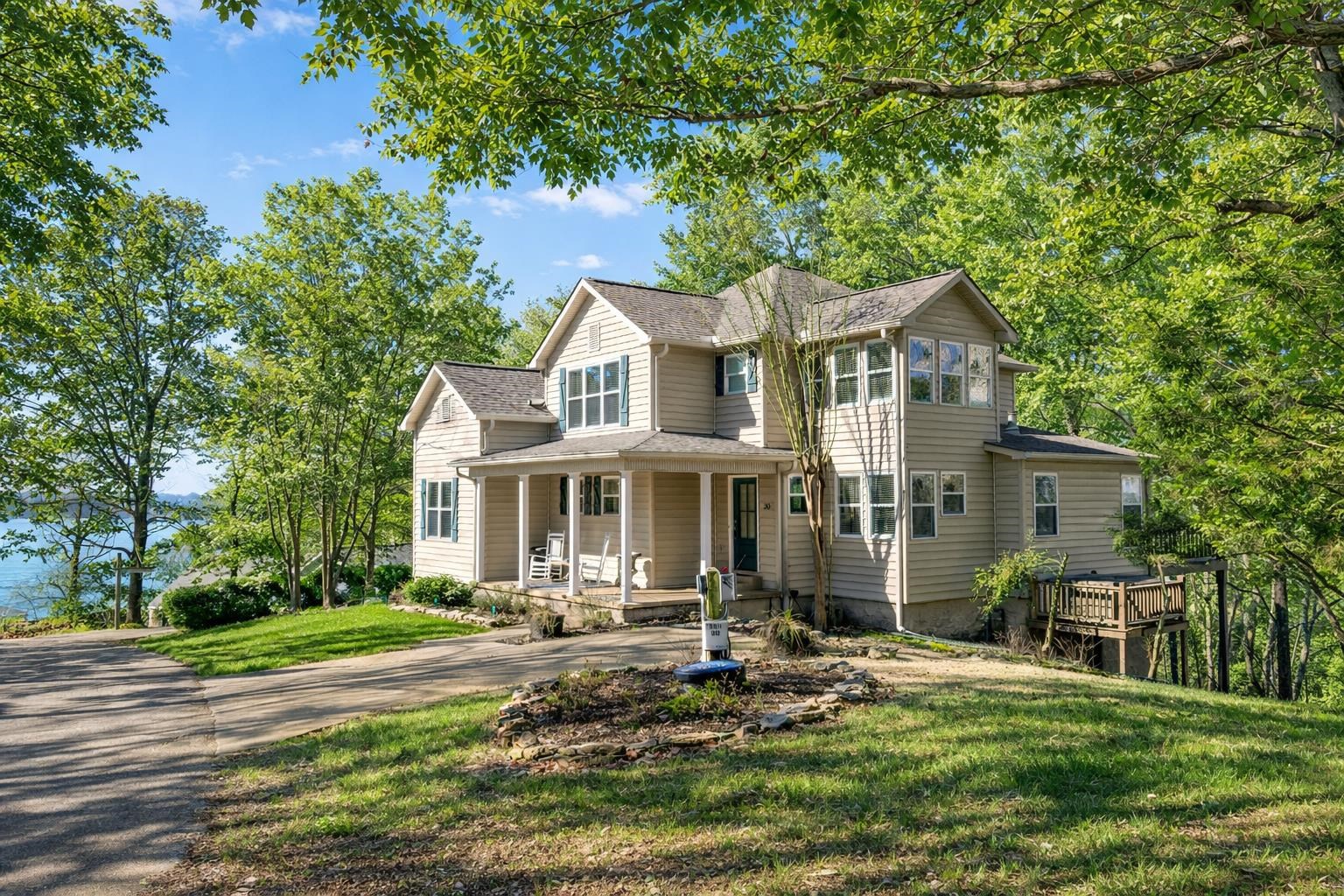 30 Point Grand Ct Property Photo 40