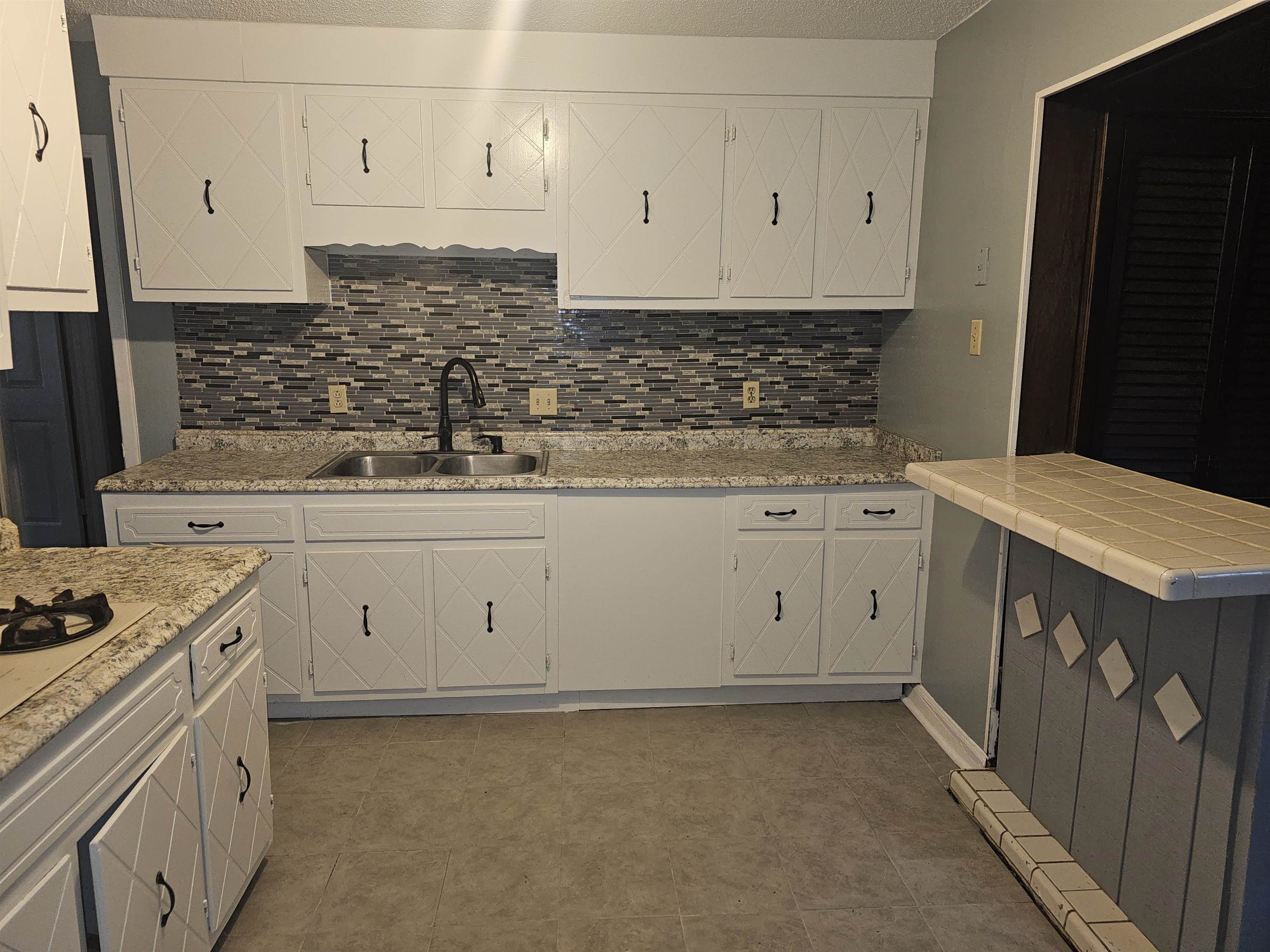 3491 Hallbrook St Property Photo 5