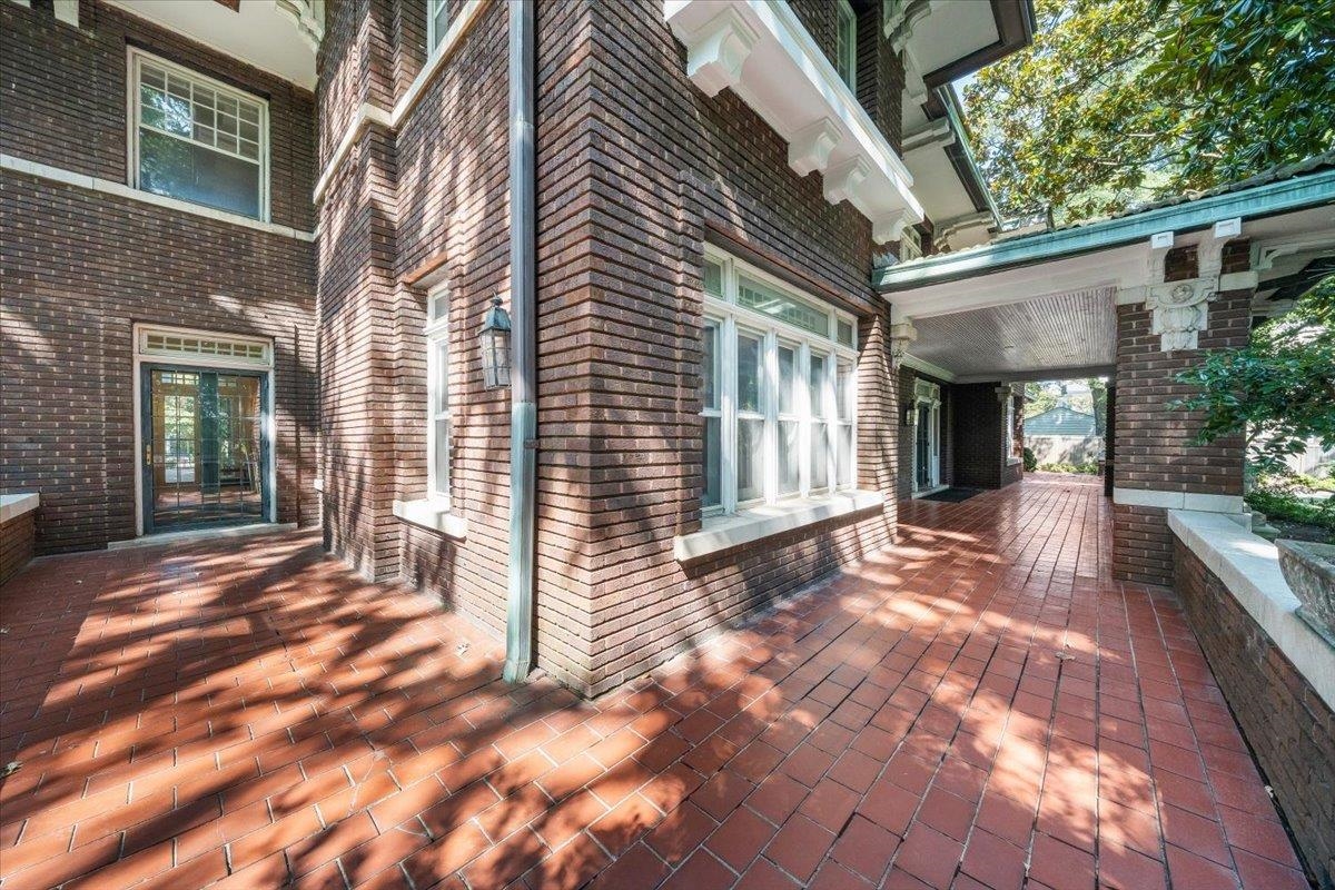 1520 Central Ave Property Photo 3