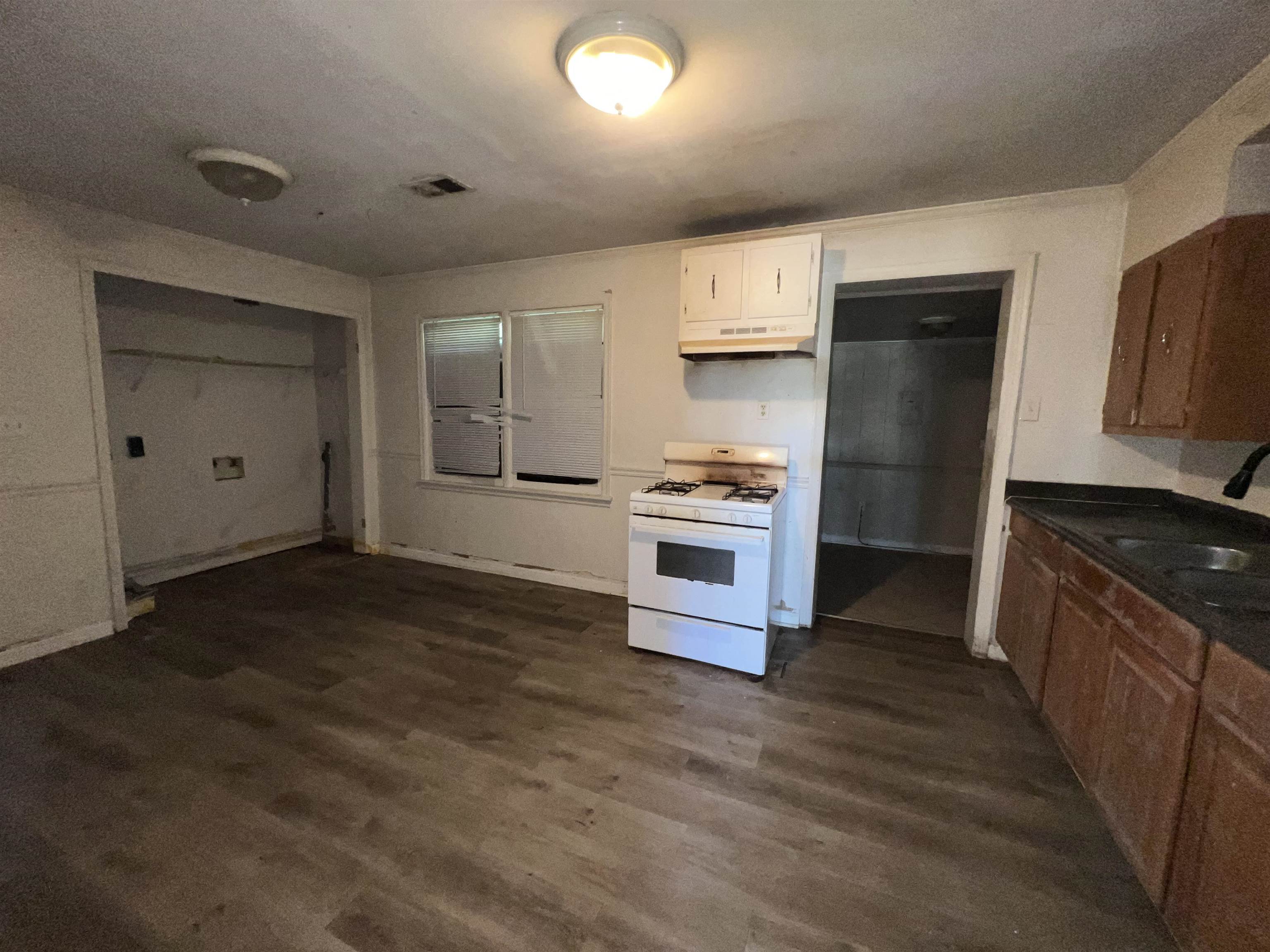 4594 Sea Isle Rd Property Photo 3
