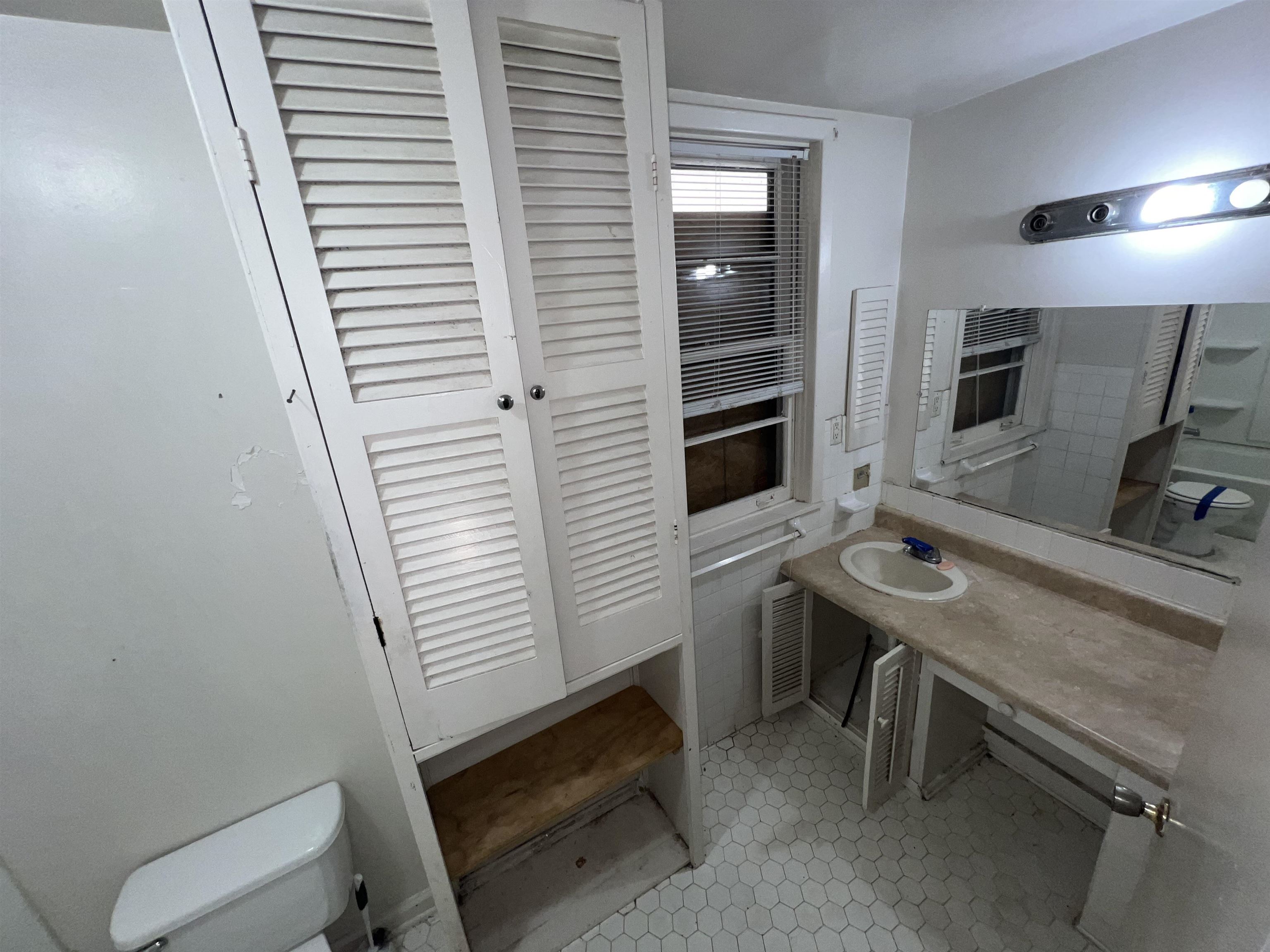 4594 Sea Isle Rd Property Photo 6
