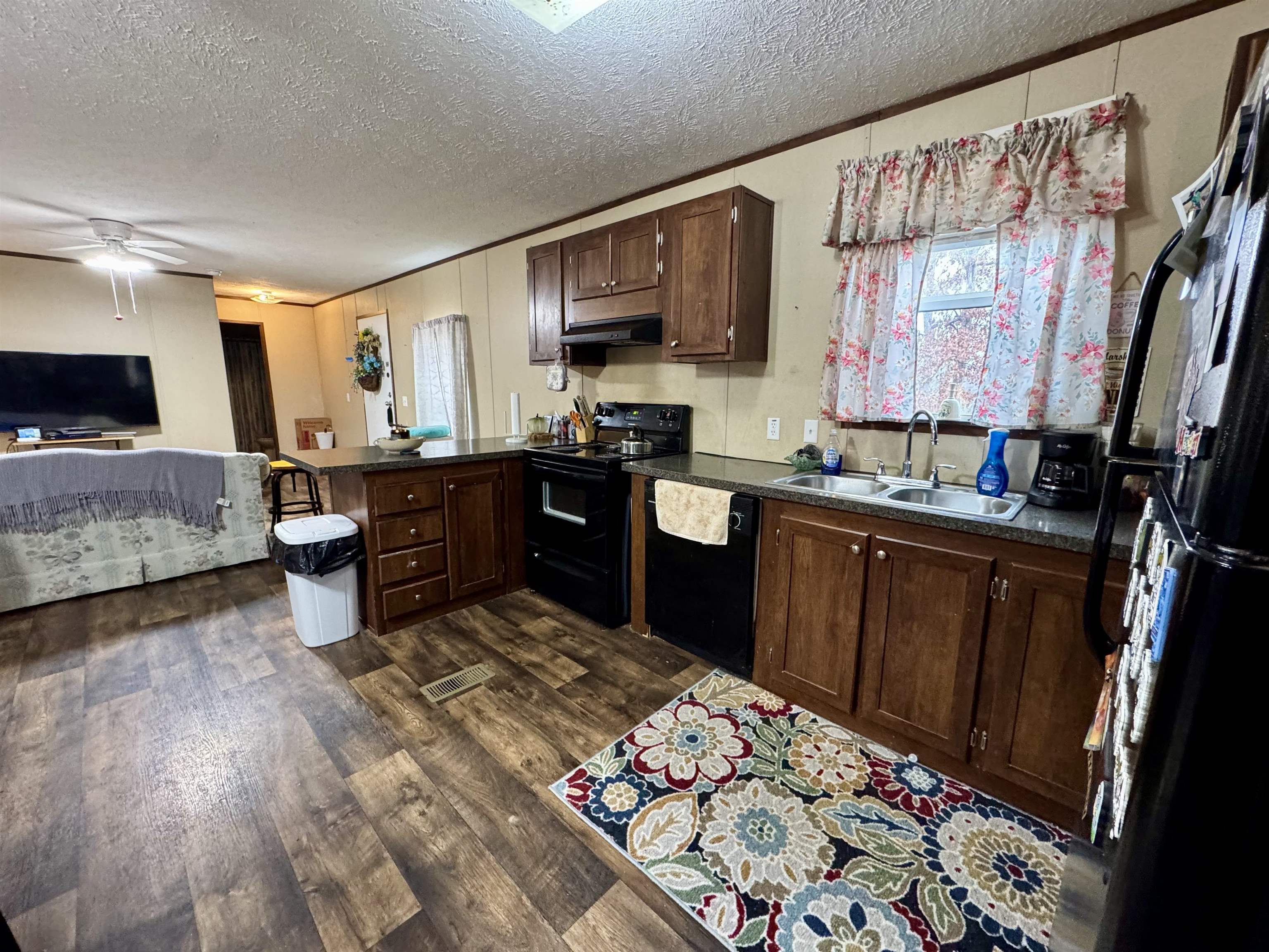 125 Elam Way Property Photo 3