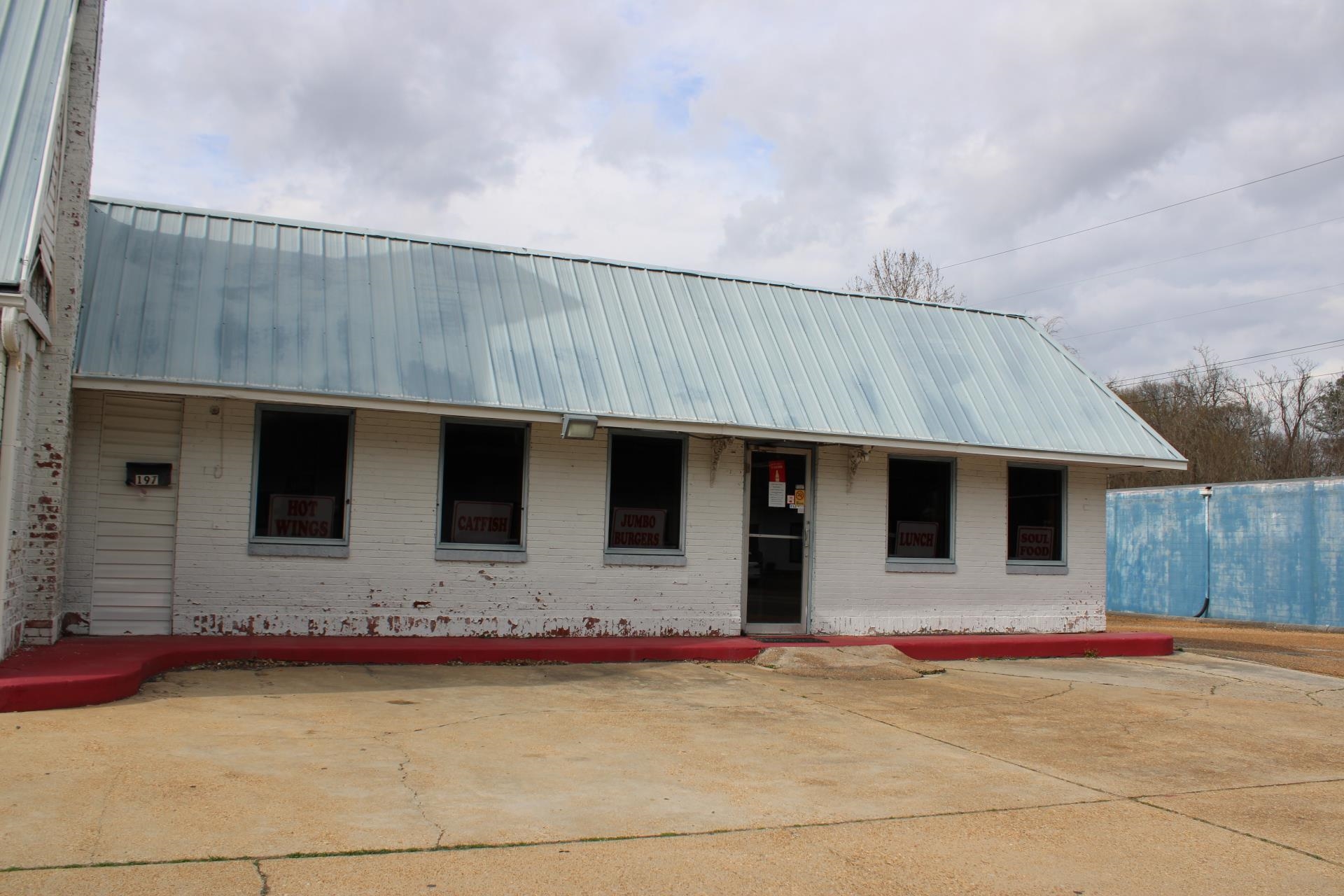 215 S Washington St Property Photo 4