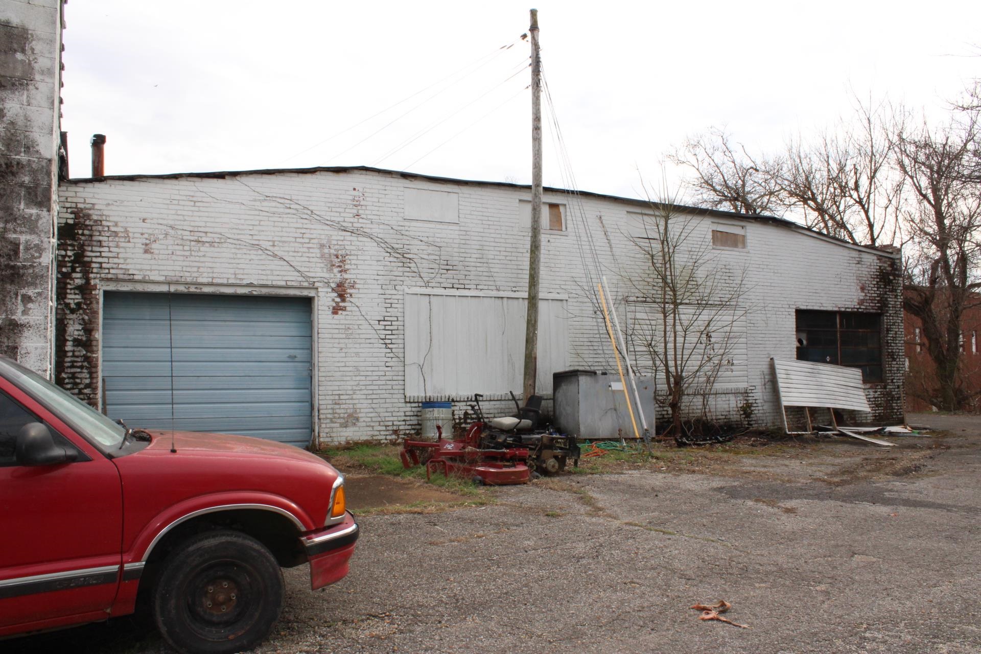 215 S Washington St Property Photo 10