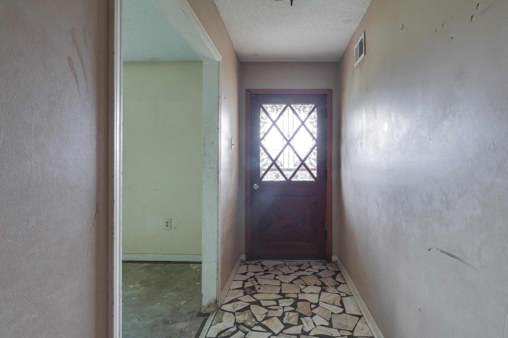 5134 Scottsdale Ave Property Photo 5