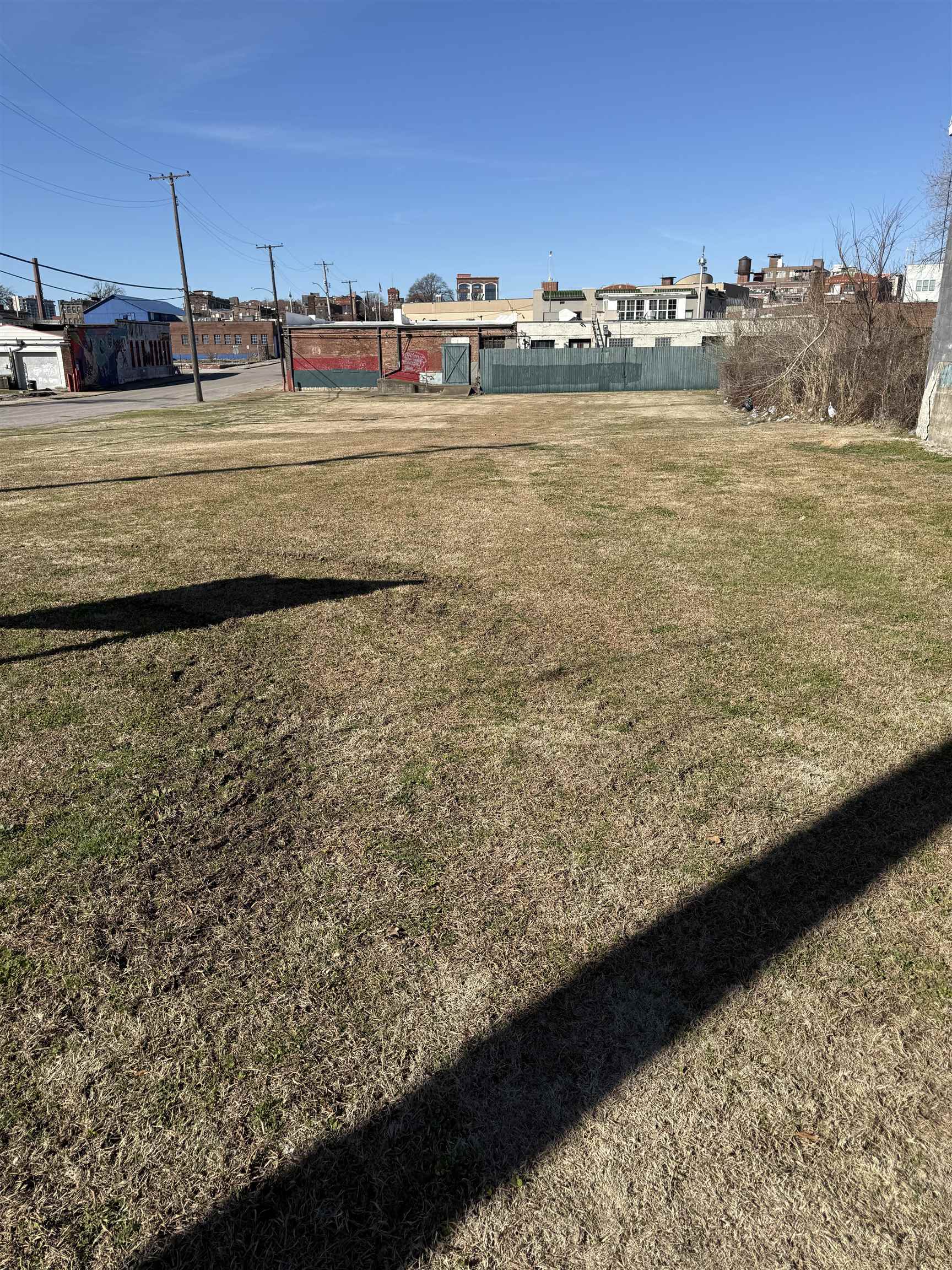 399 S B B King Blvd Property Photo 1
