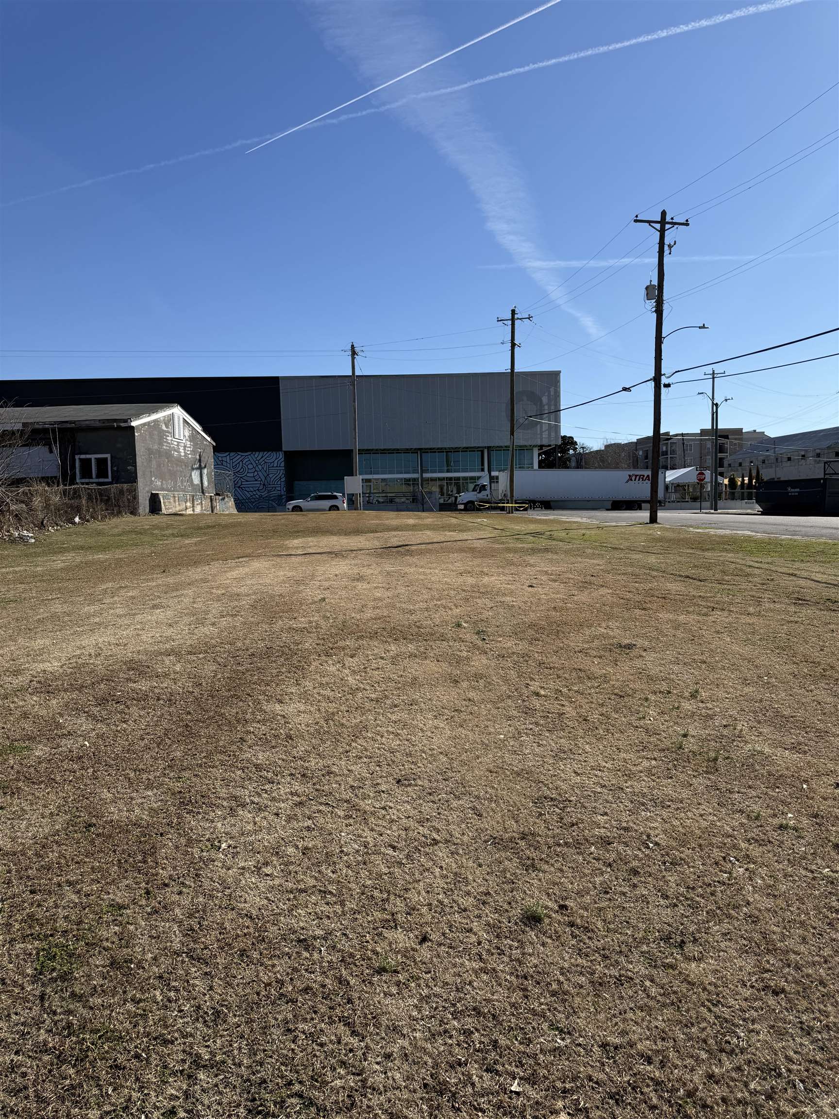 399 S B B King Blvd Property Photo 4