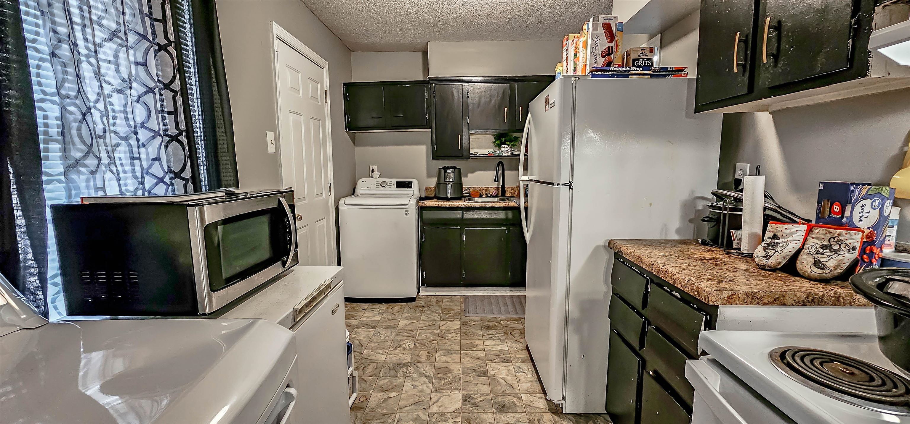 2380 Hillside Ave Property Photo 7