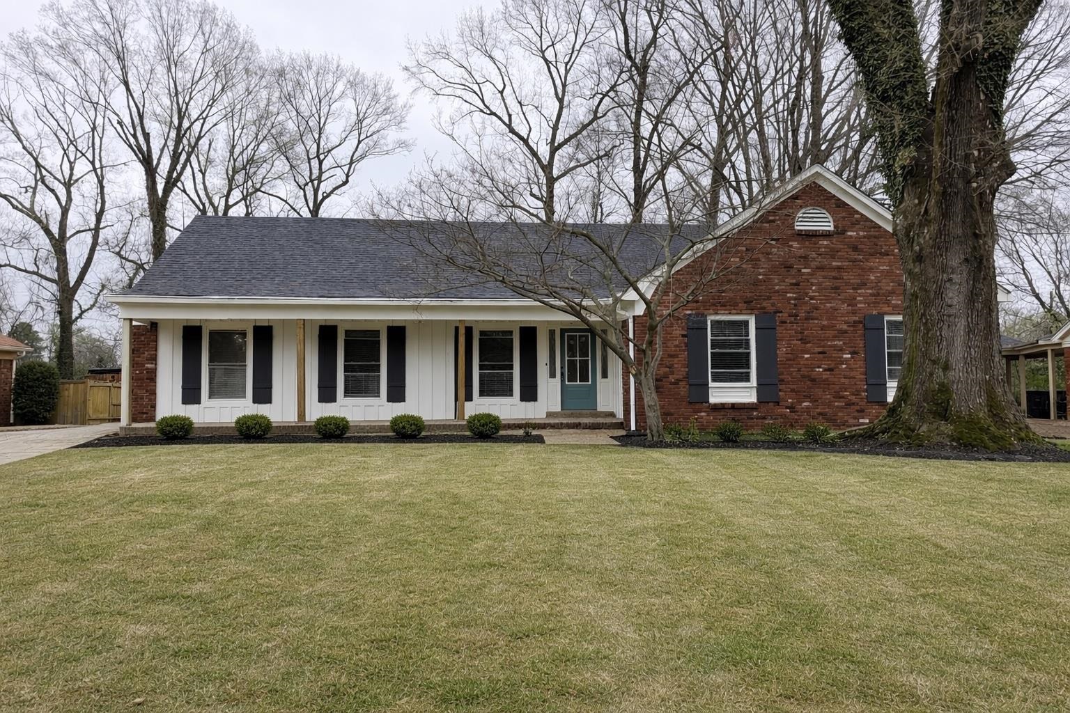 3122 Glenfinnan Rd Property Photo 1