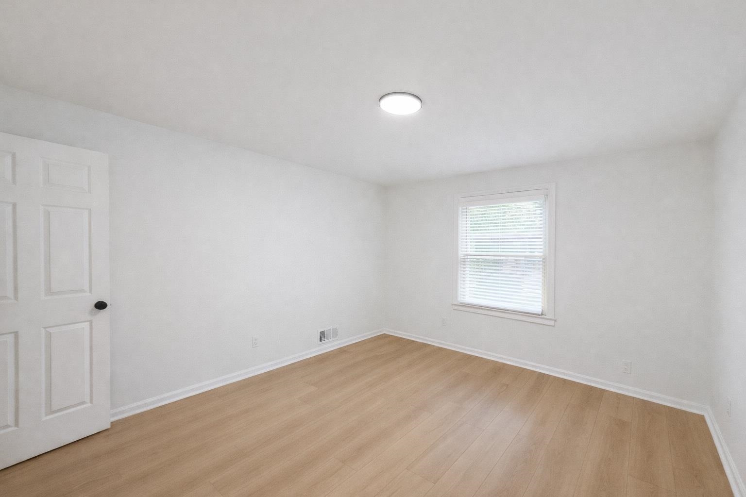 3122 Glenfinnan Rd Property Photo 9