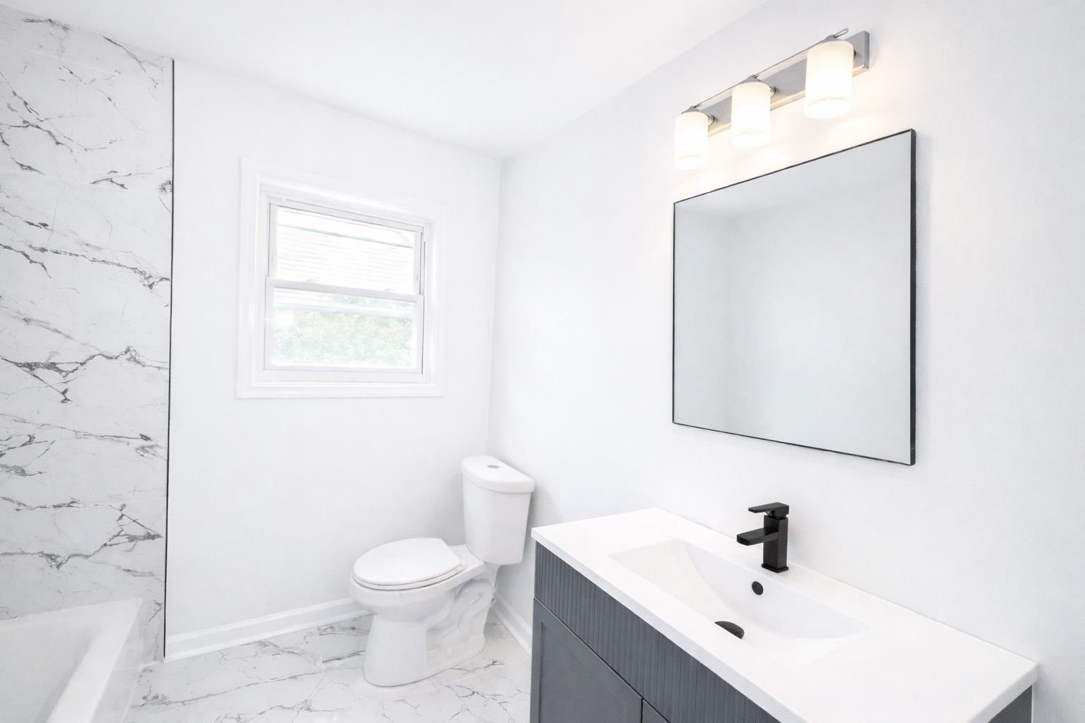 3122 Glenfinnan Rd Property Photo 10