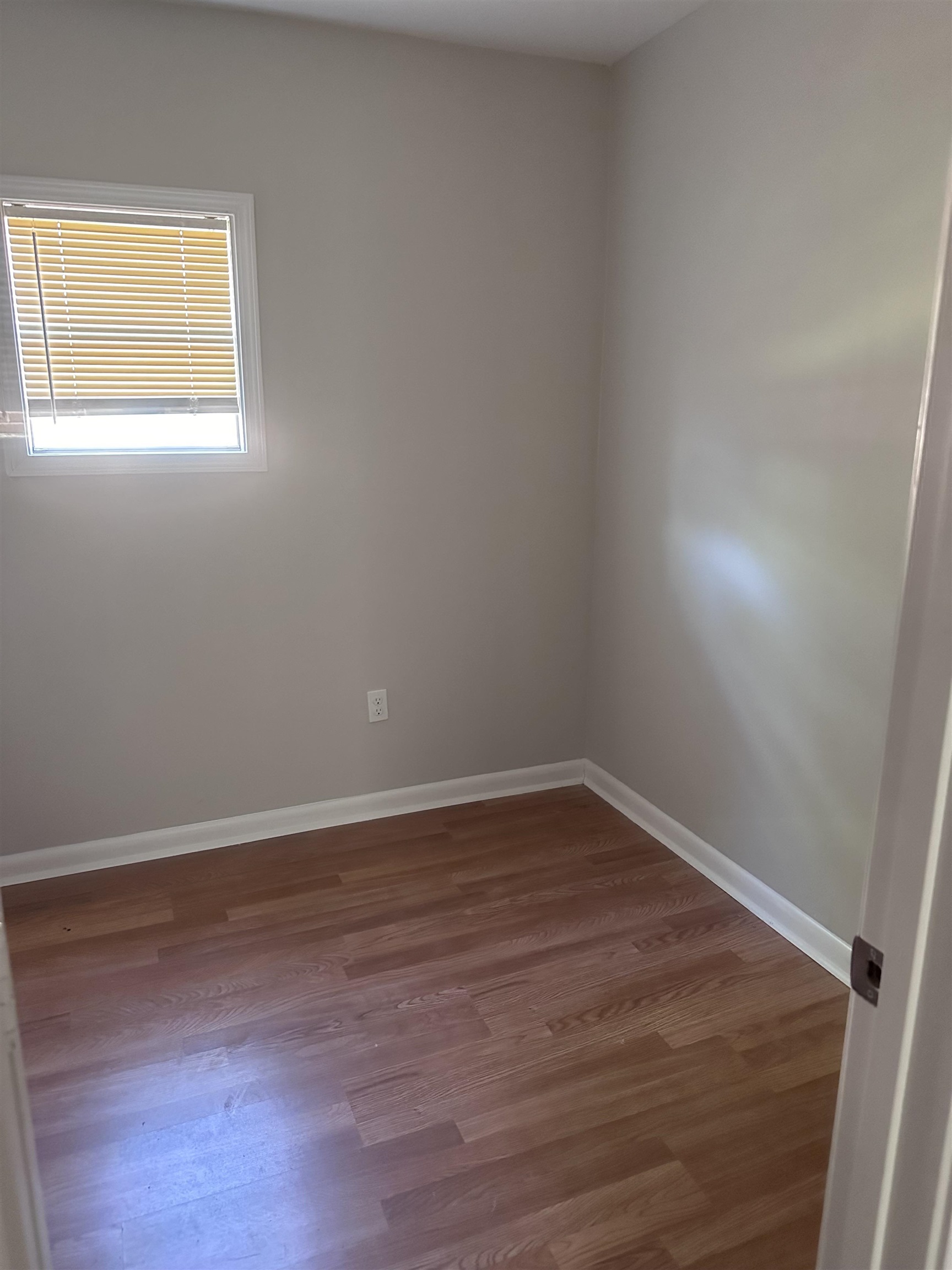 2498 Vandale Ave Property Photo 3
