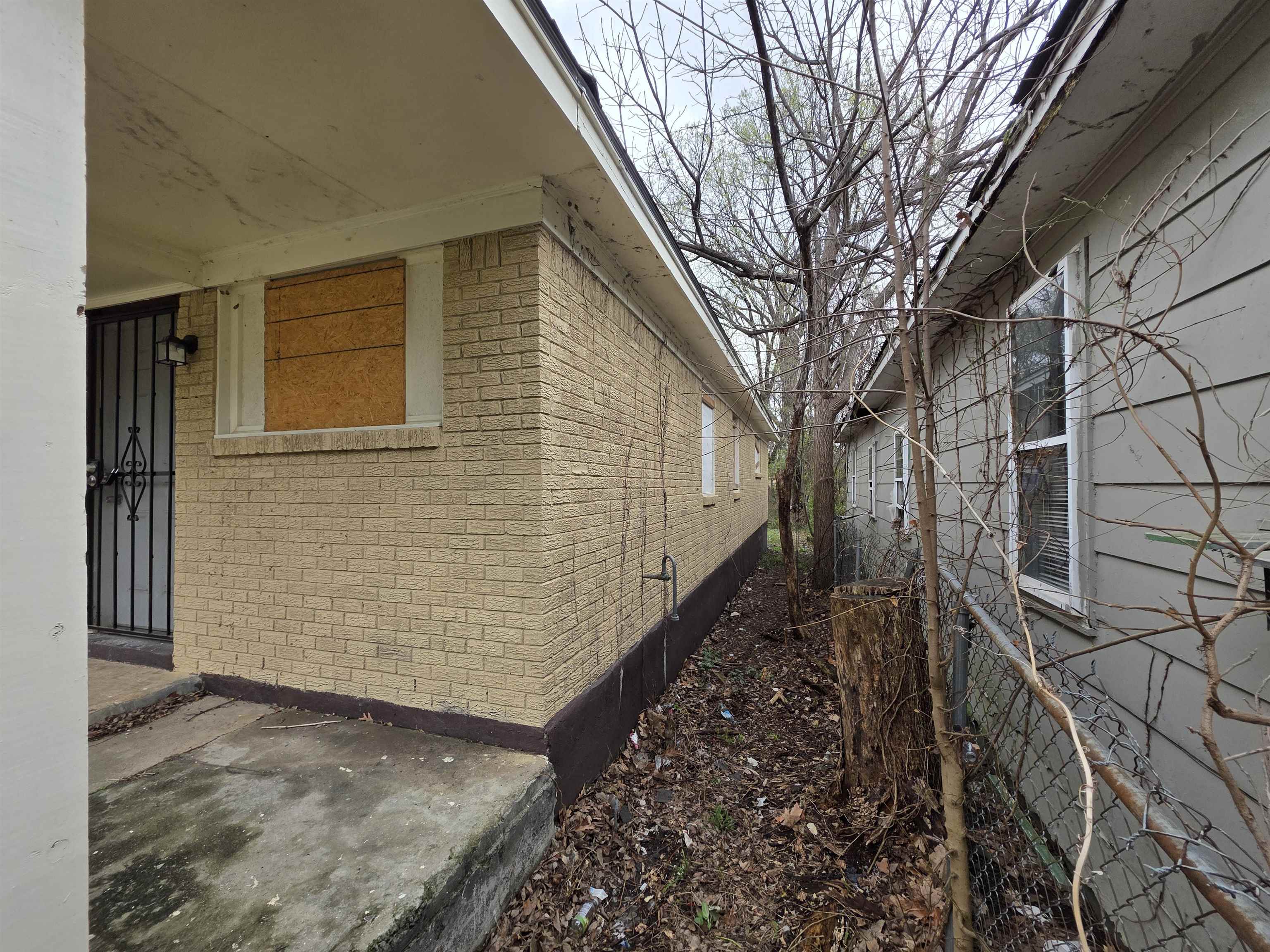 838 Crockett St Property Photo 3