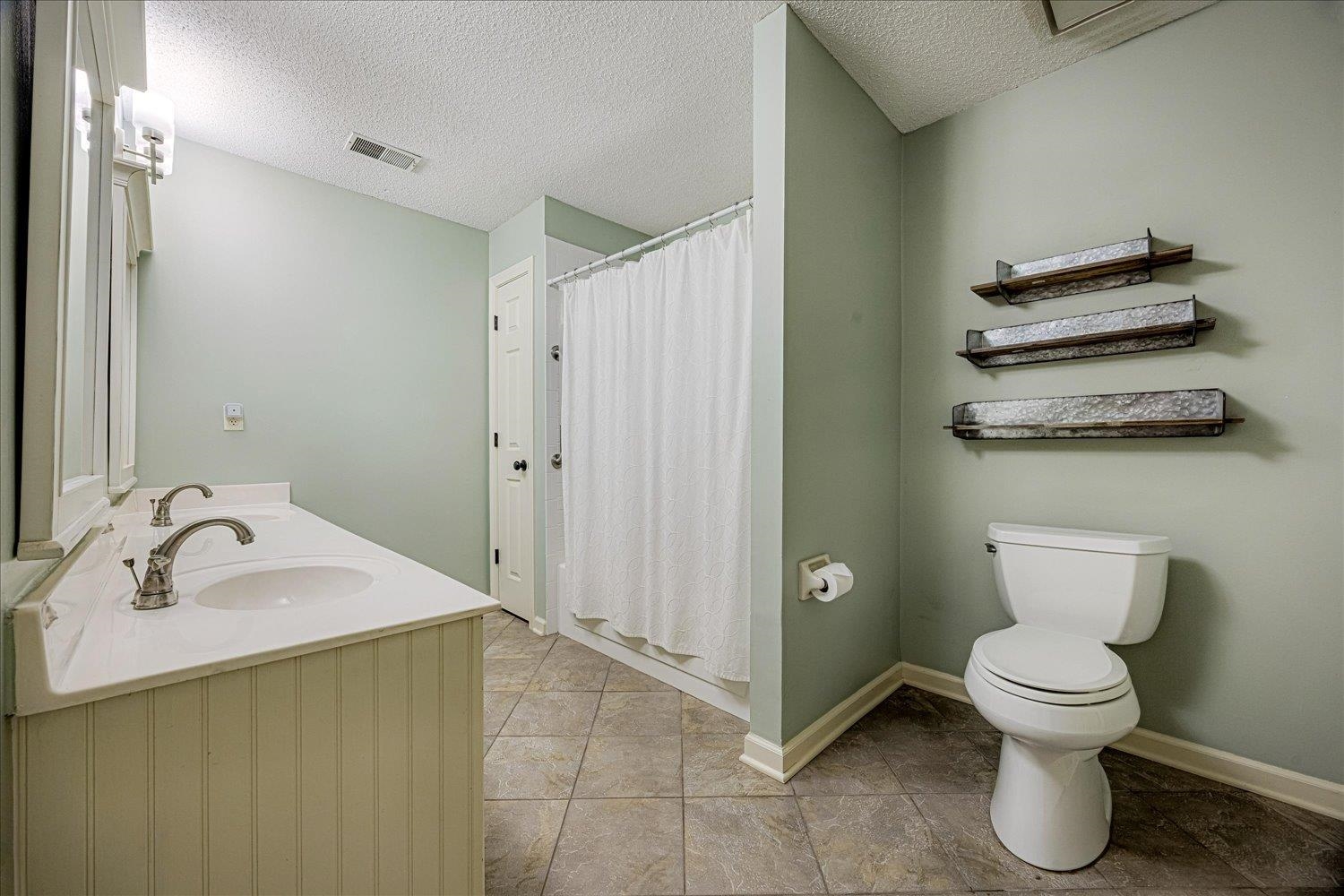 8193 Kimbrook Dr Property Photo 16