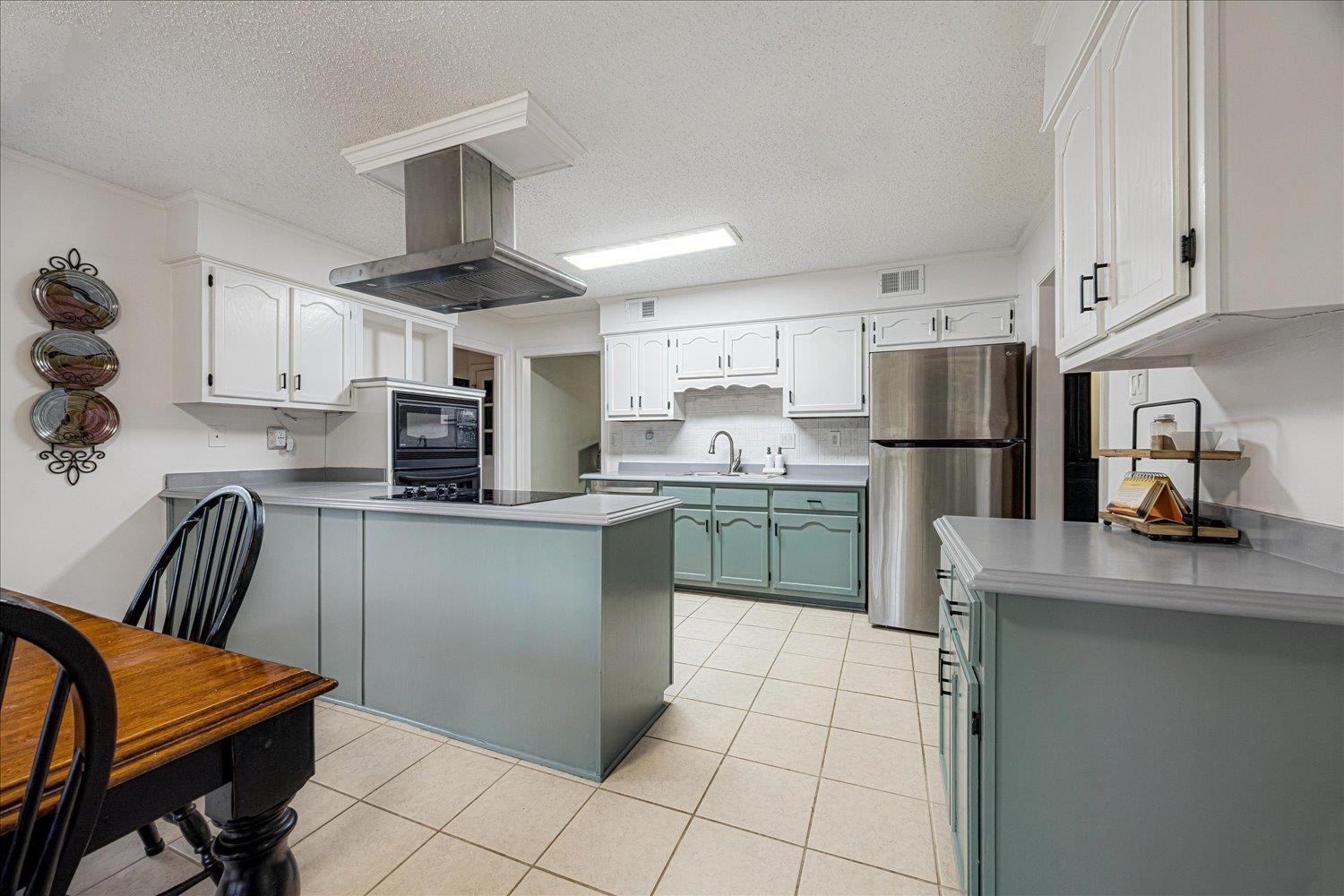 8193 Kimbrook Dr Property Photo 34