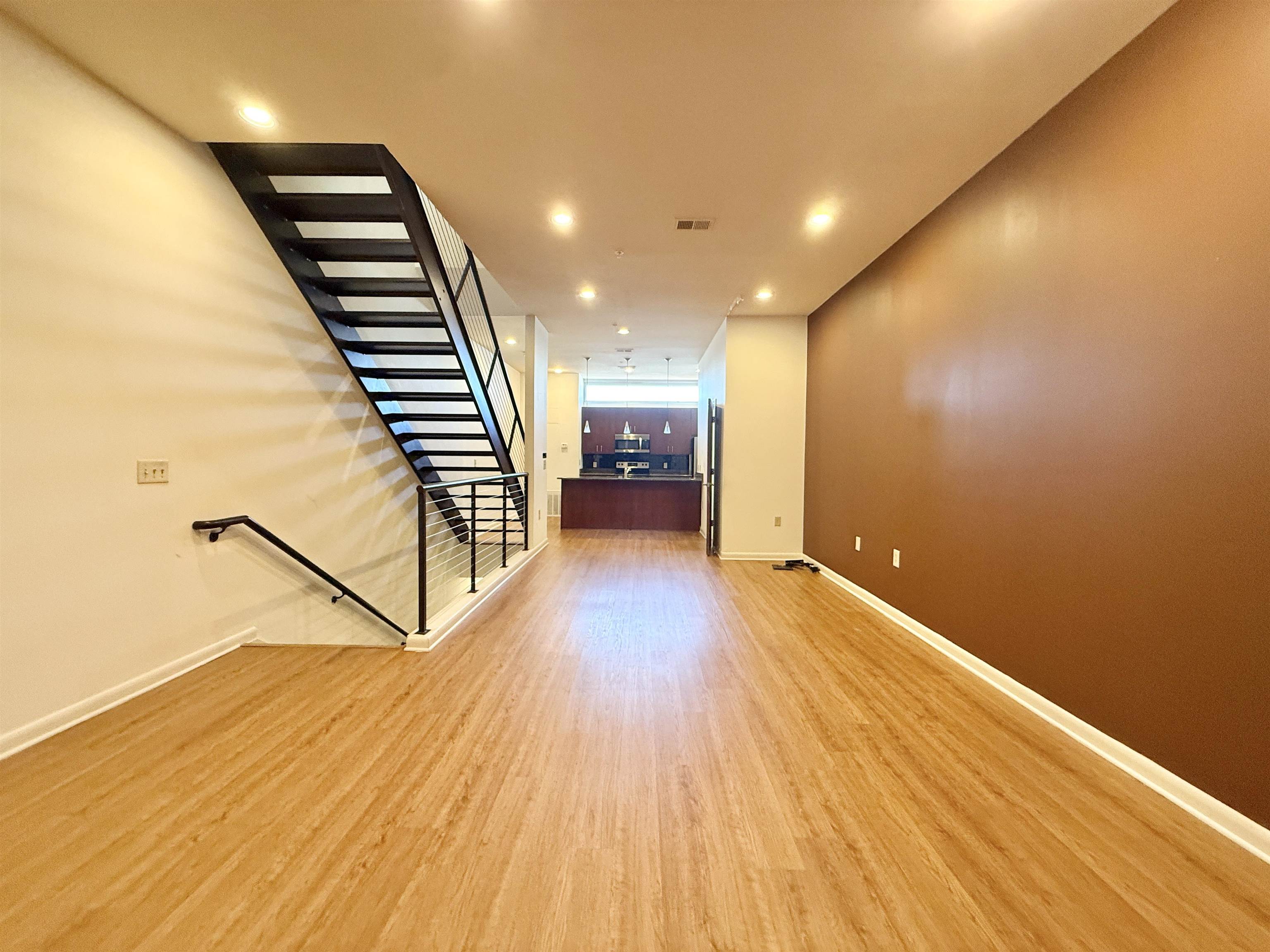 449 MONROE AVE 102 Property Photo 1