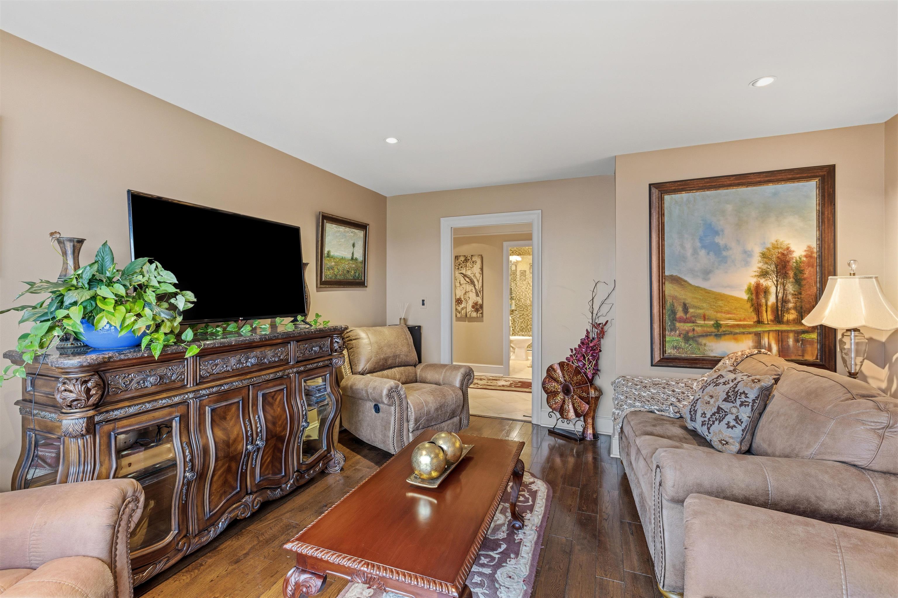 655 S Riverside Dr 1208 Property Photo 16