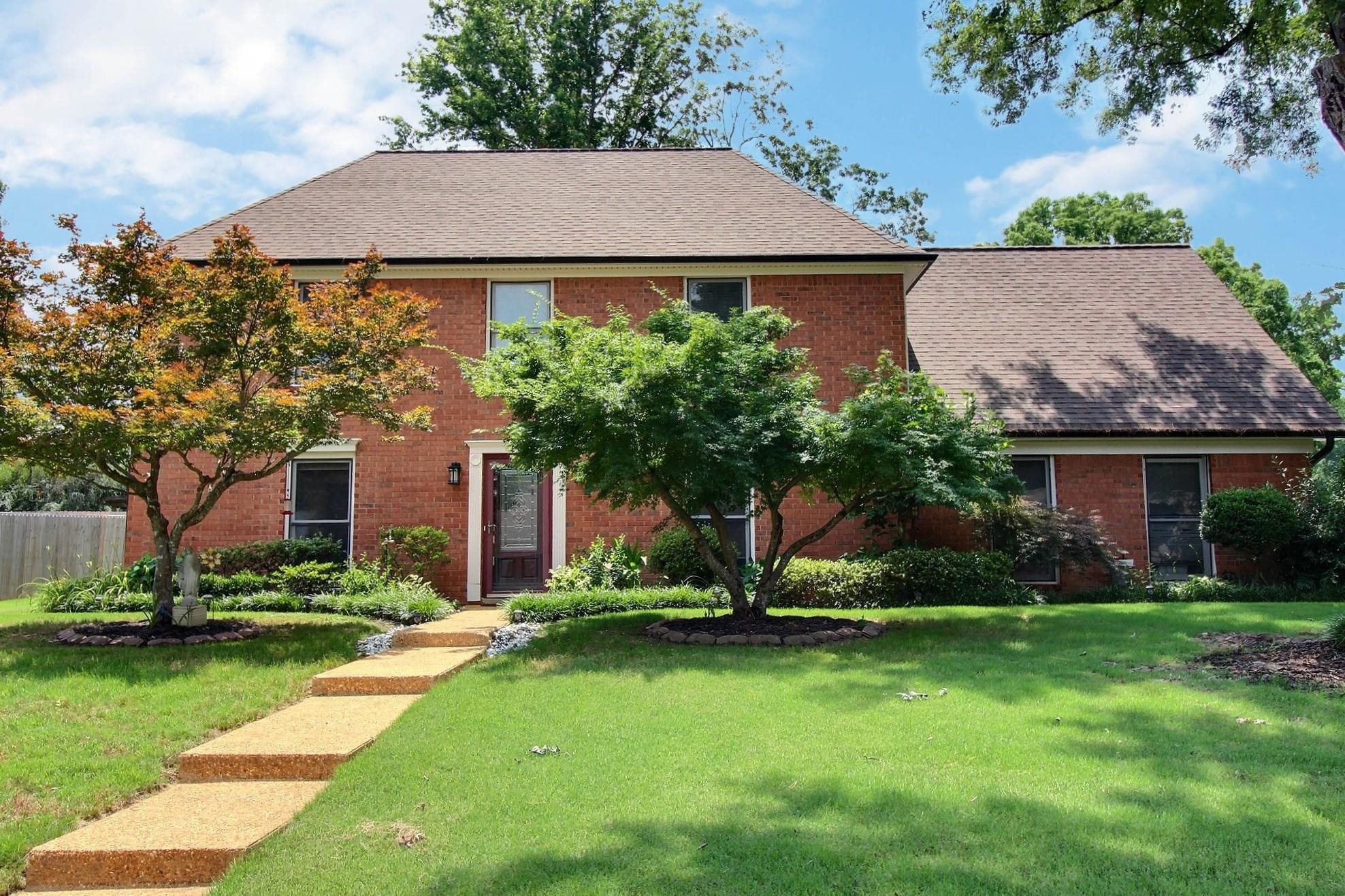 647 WINLAWN DR Property Photo 1