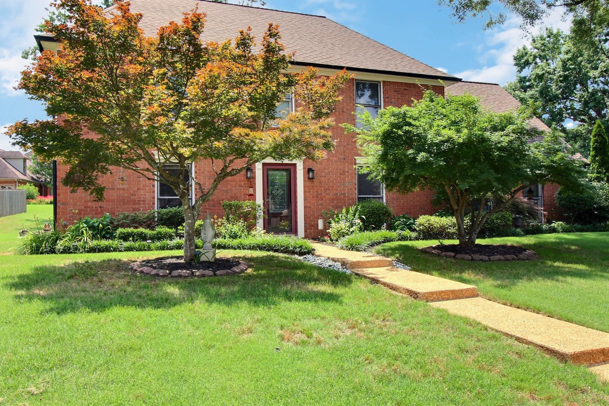 647 Winlawn Dr Property Photo 3
