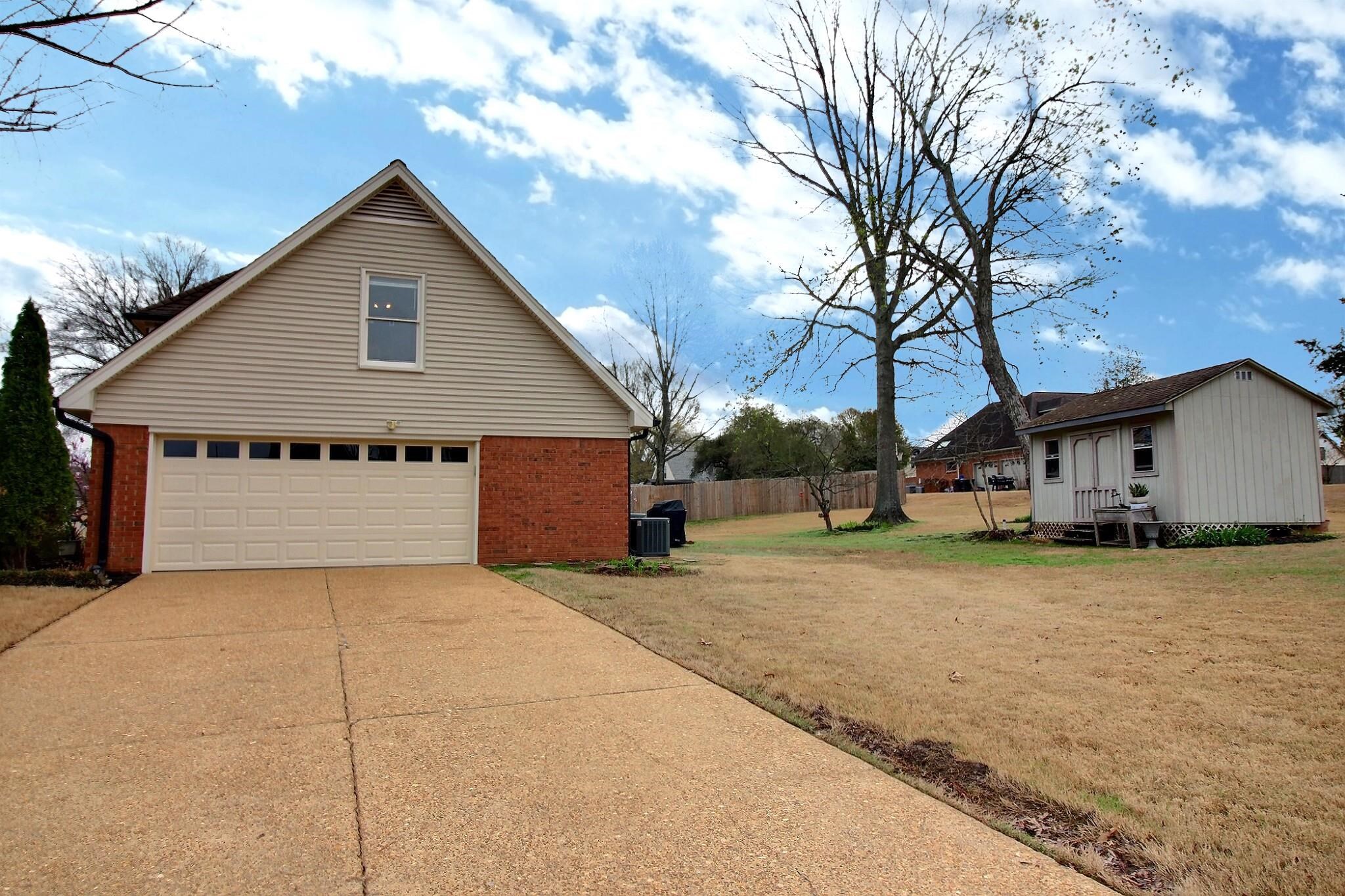 647 Winlawn Dr Property Photo 6