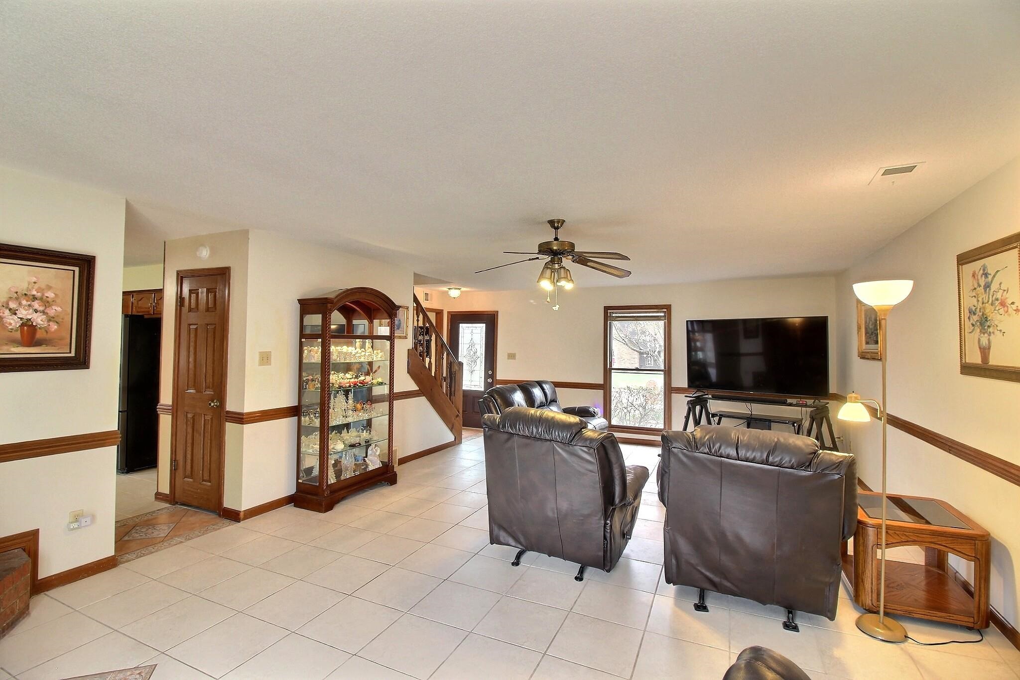 647 Winlawn Dr Property Photo 8