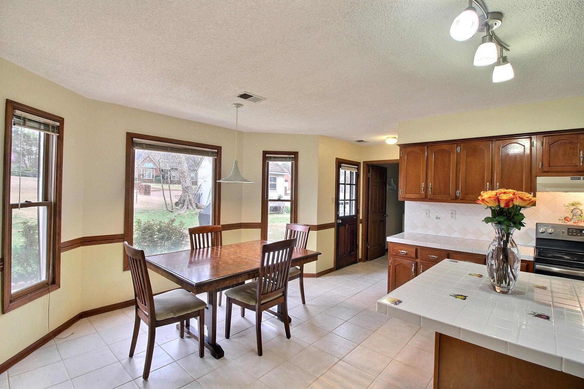 647 Winlawn Dr Property Photo 12