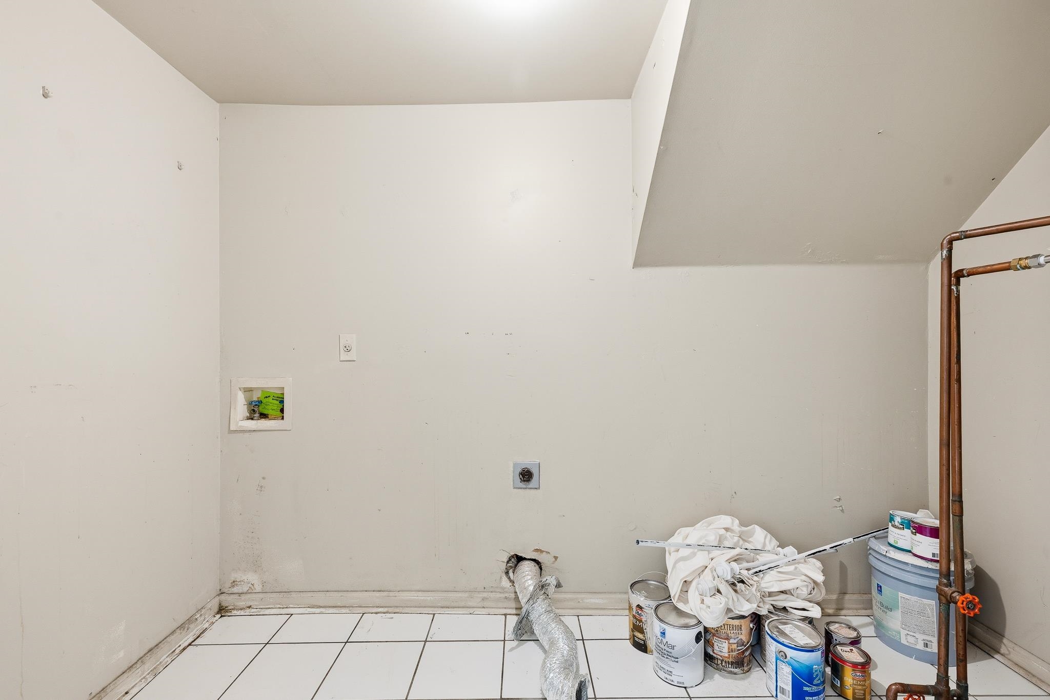 563 S Cox St Property Photo 28
