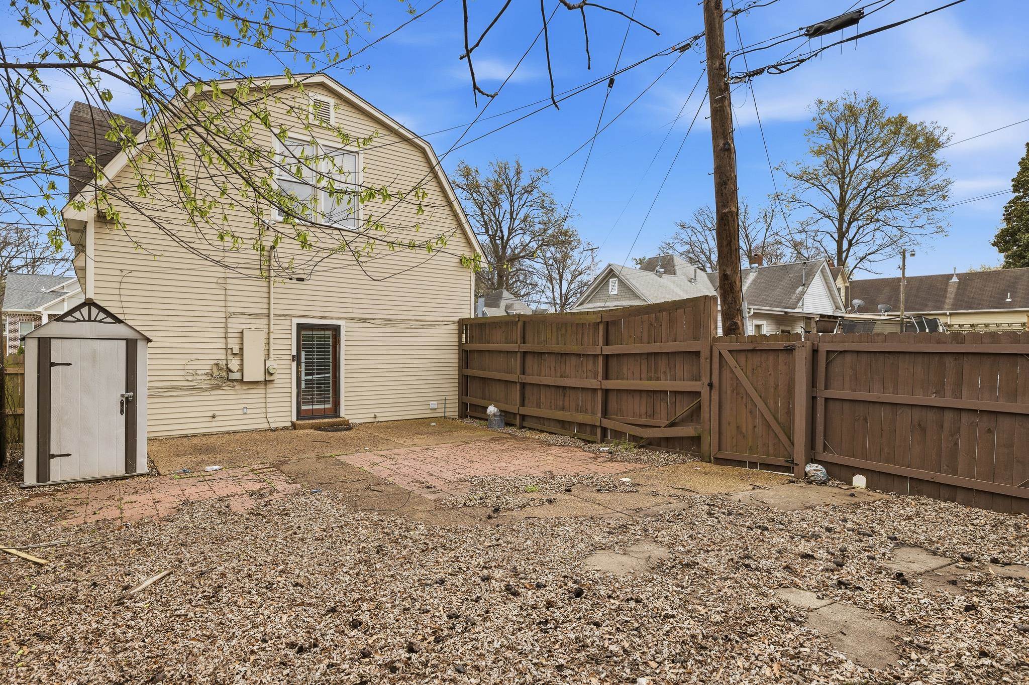 563 S Cox St Property Photo 29