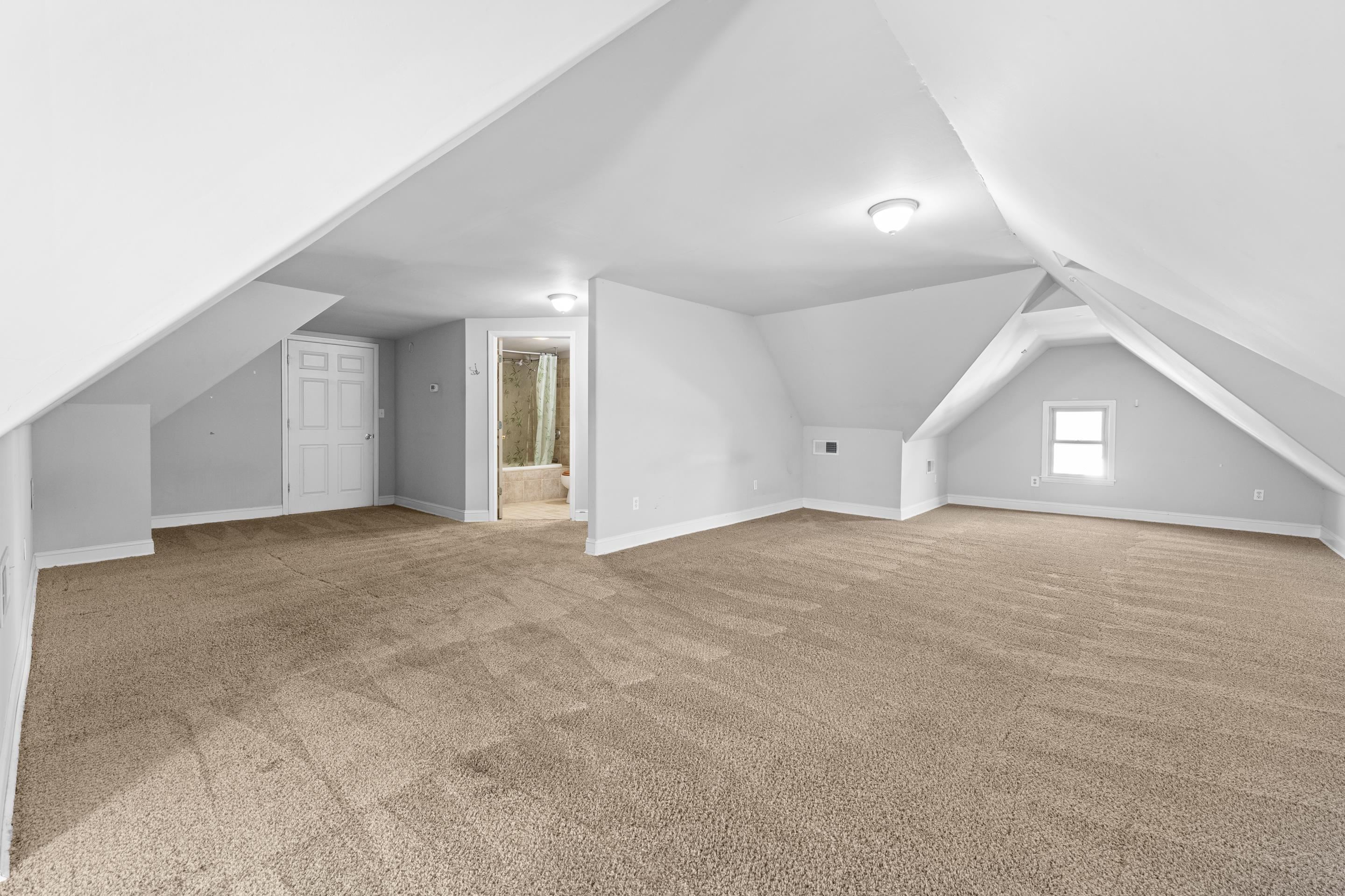 929 University St Property Photo 20