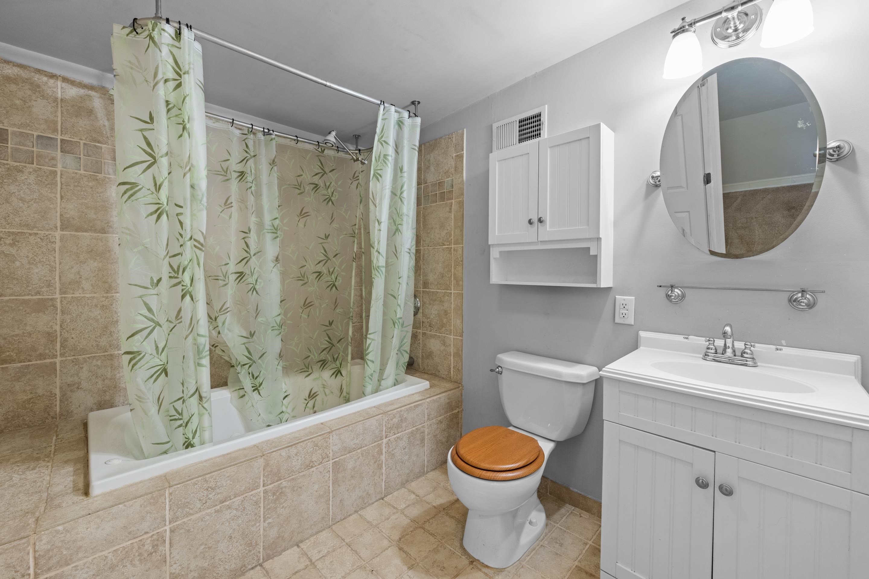 929 University St Property Photo 21