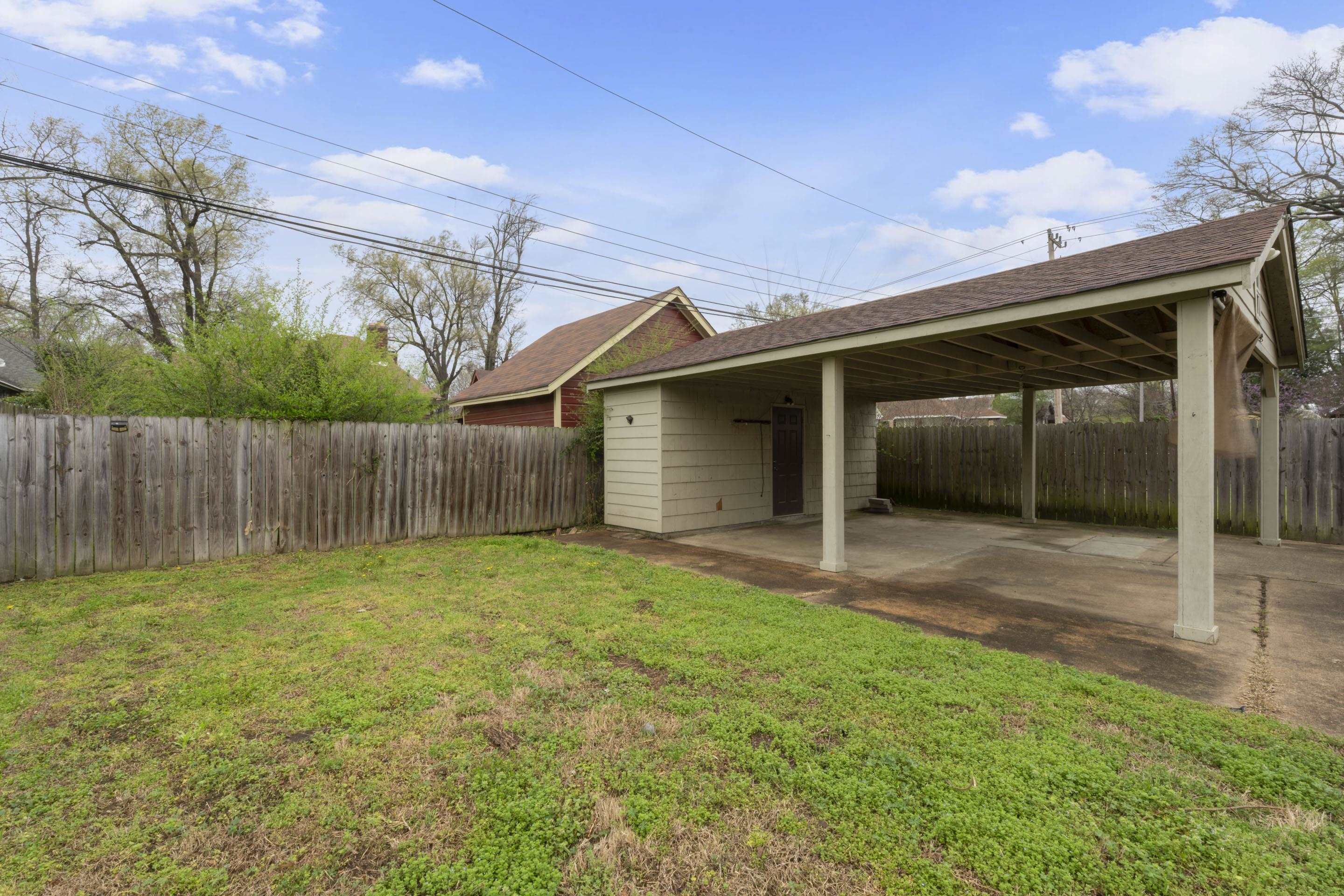 929 University St Property Photo 22