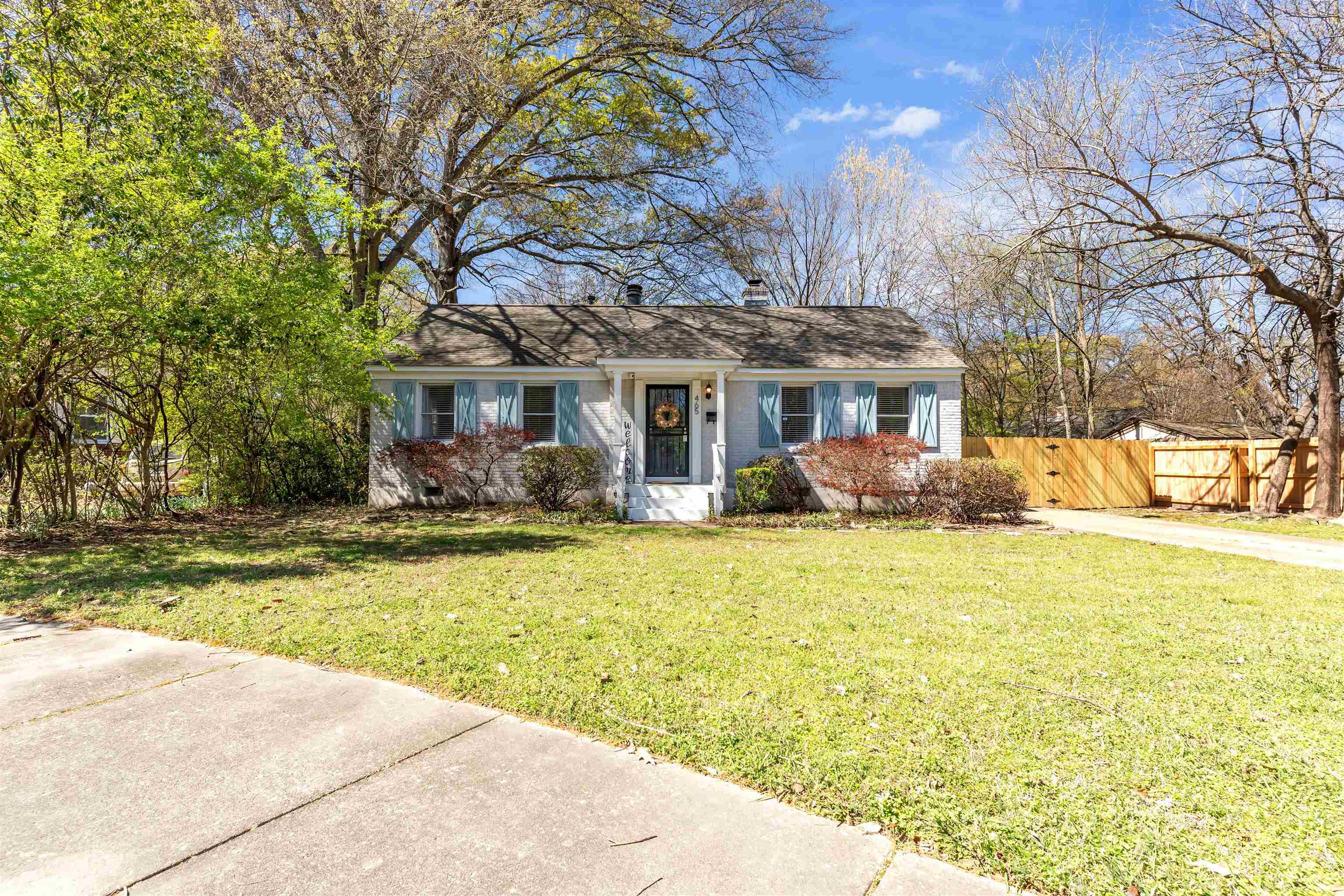 465 Gerald Rd Property Photo 2