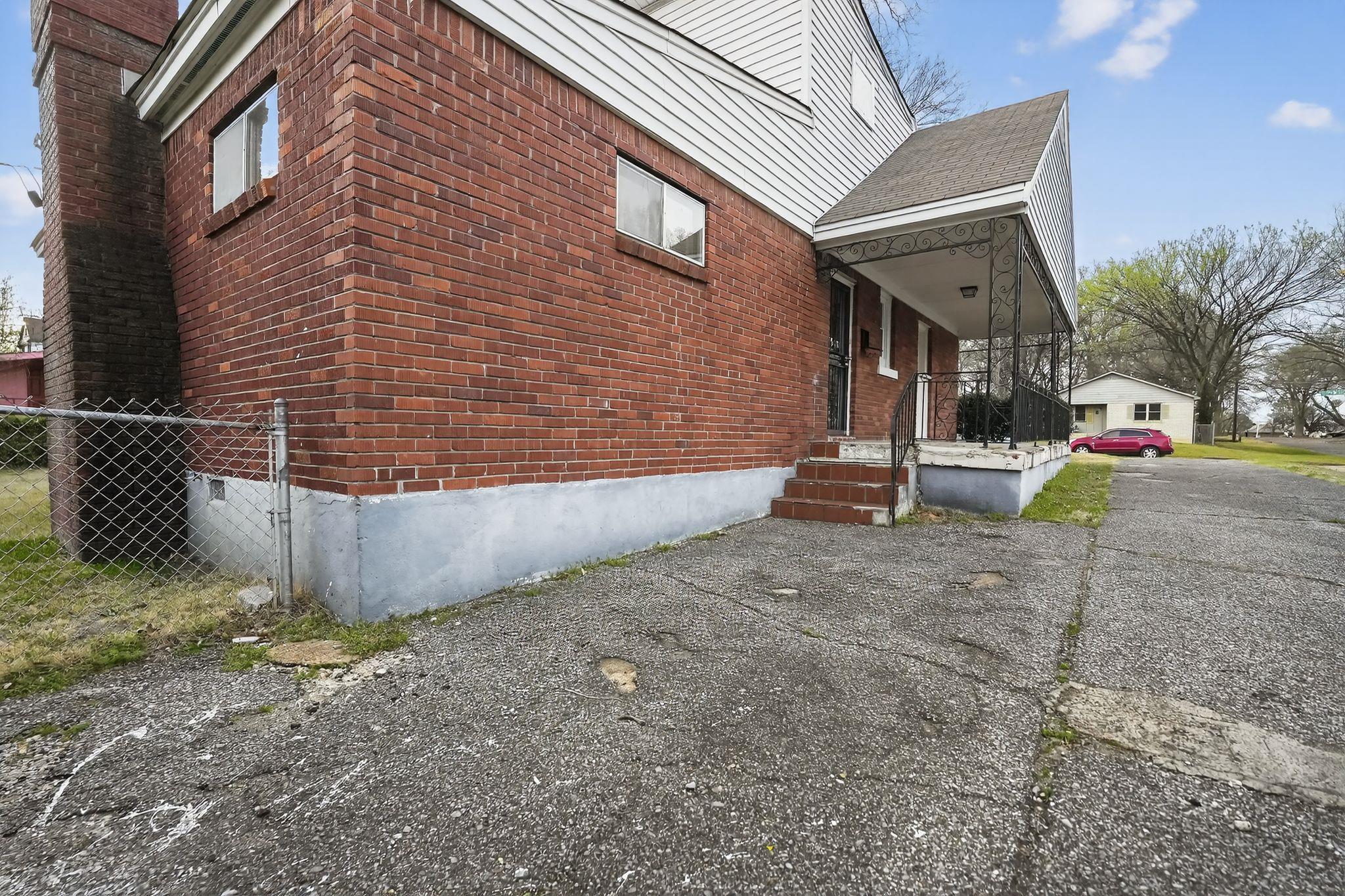 61 E Fernwood Ave Property Photo 7