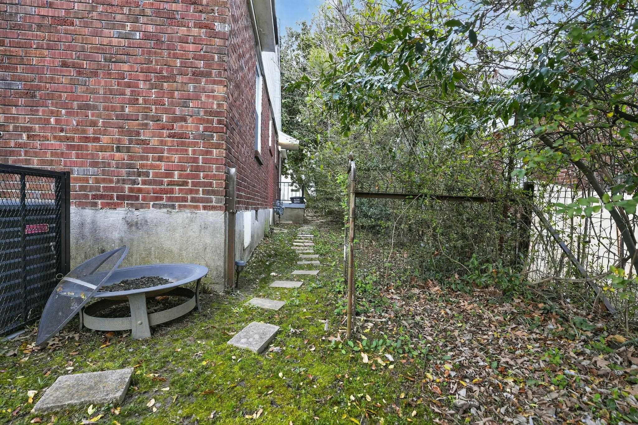 1041 & 1043 N Mclean Blvd Property Photo 5