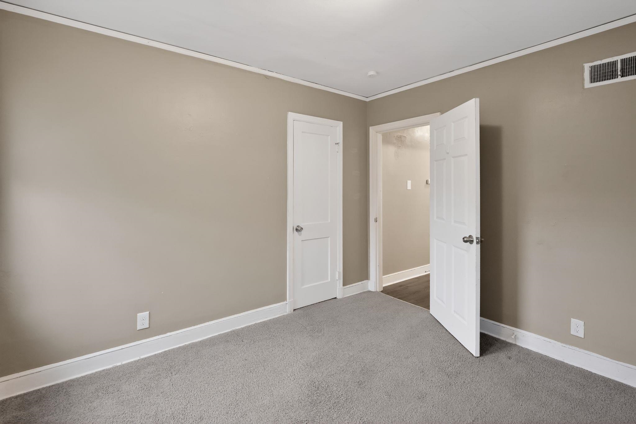 1041 & 1043 N Mclean Blvd Property Photo 24
