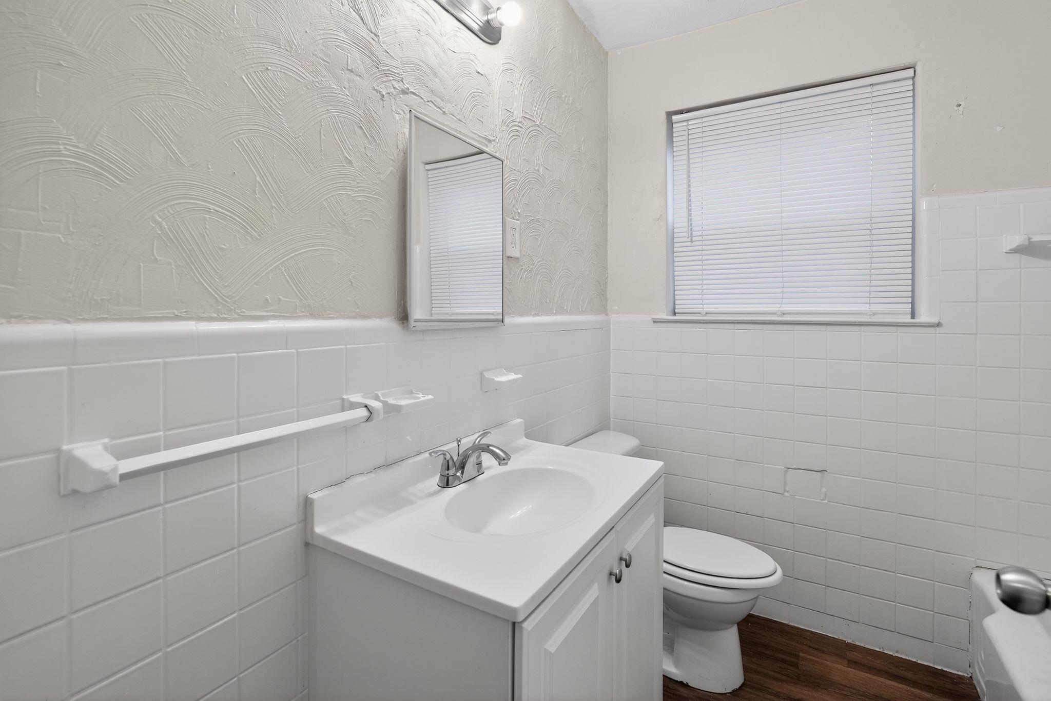 1041 & 1043 N Mclean Blvd Property Photo 28