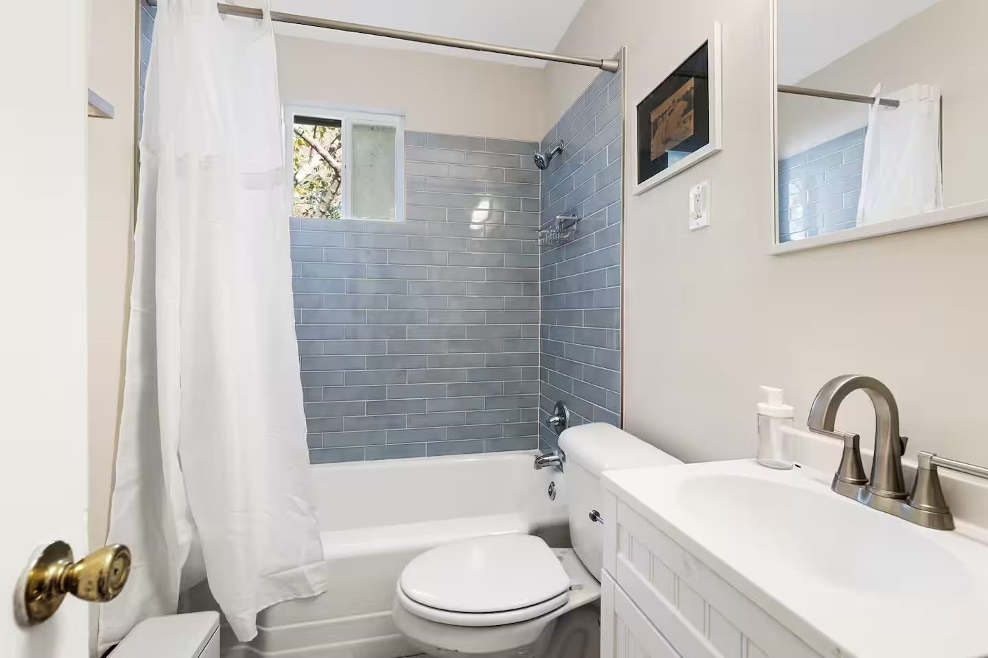 217 N Hollywood St Property Photo 22
