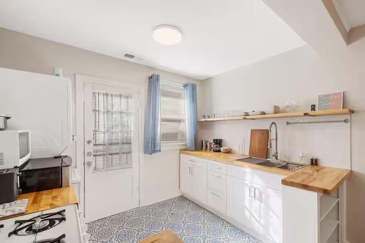 217 N Hollywood St Property Photo 29