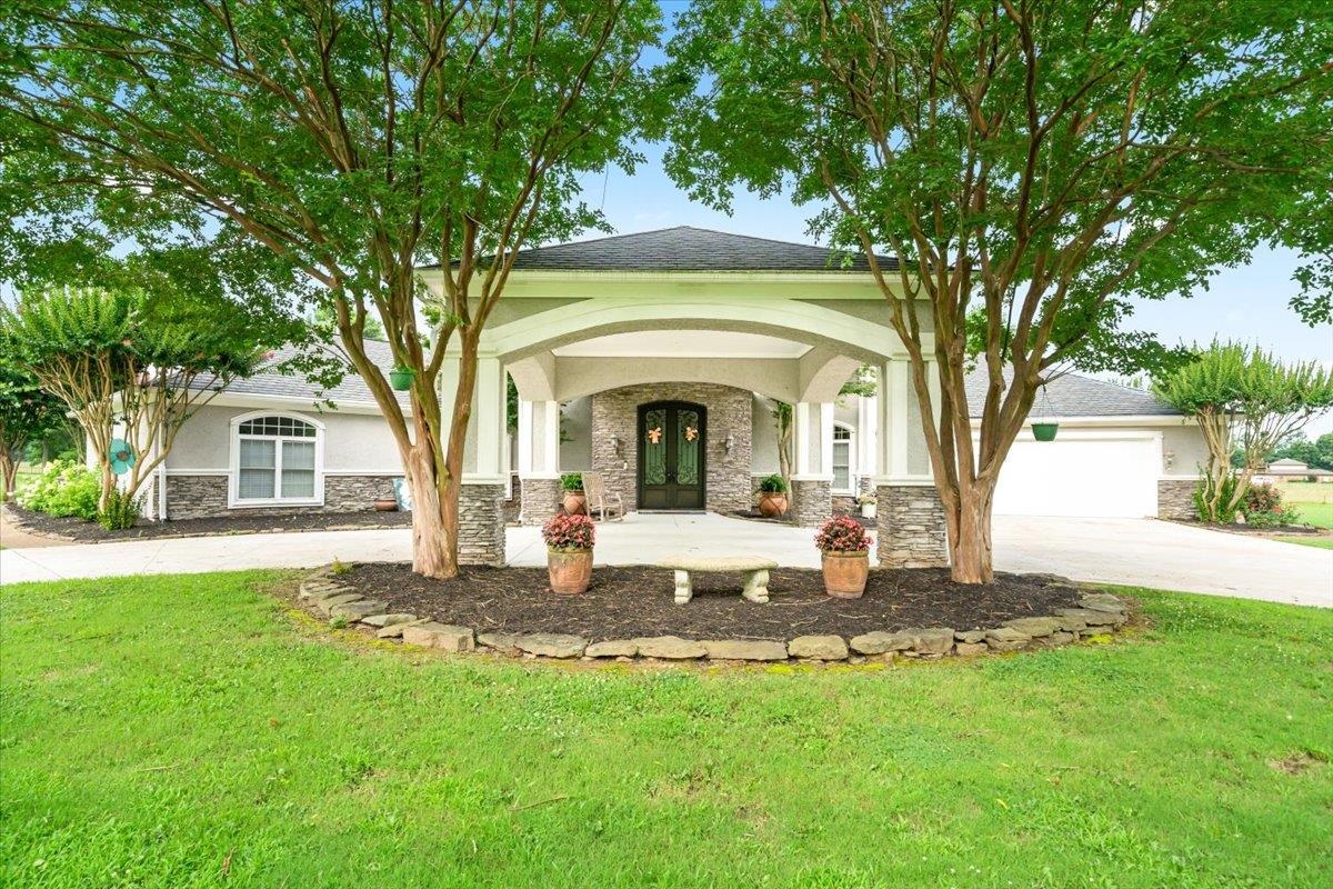700 Keough Dr Property Photo 3
